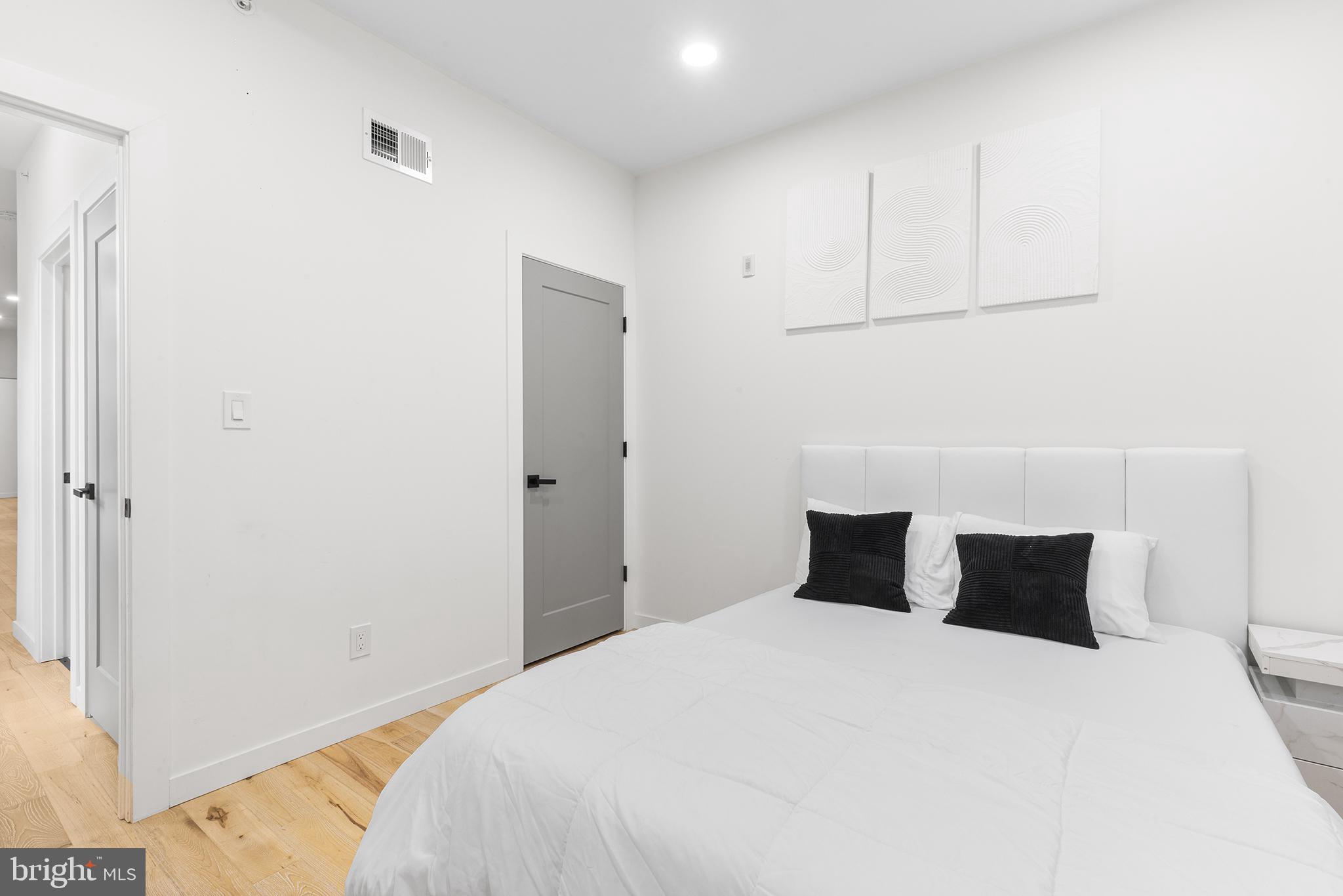 UNIVERSITY CITY - Residential