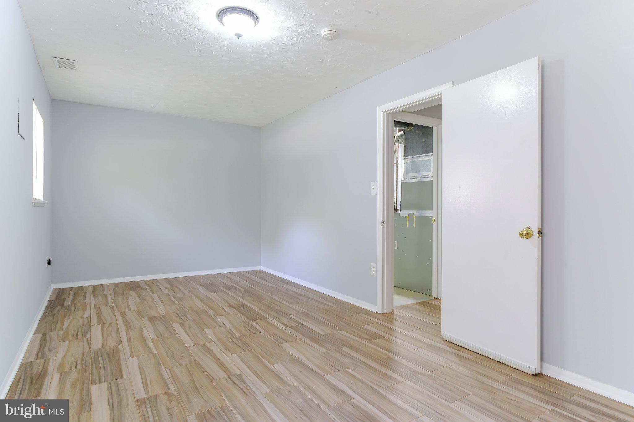 STRATFORD MEWS - Residential Lease