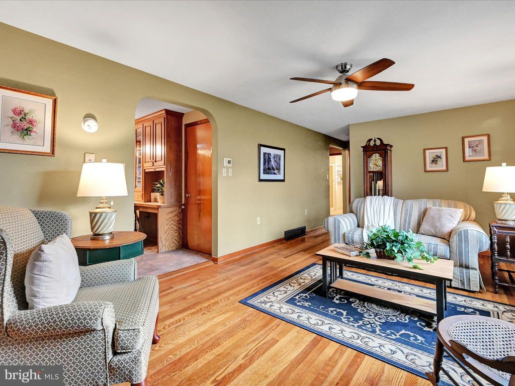 Photo of 827 Pine Hill Road, LITITZ, PA 17543 (MLS # PALA2061494)