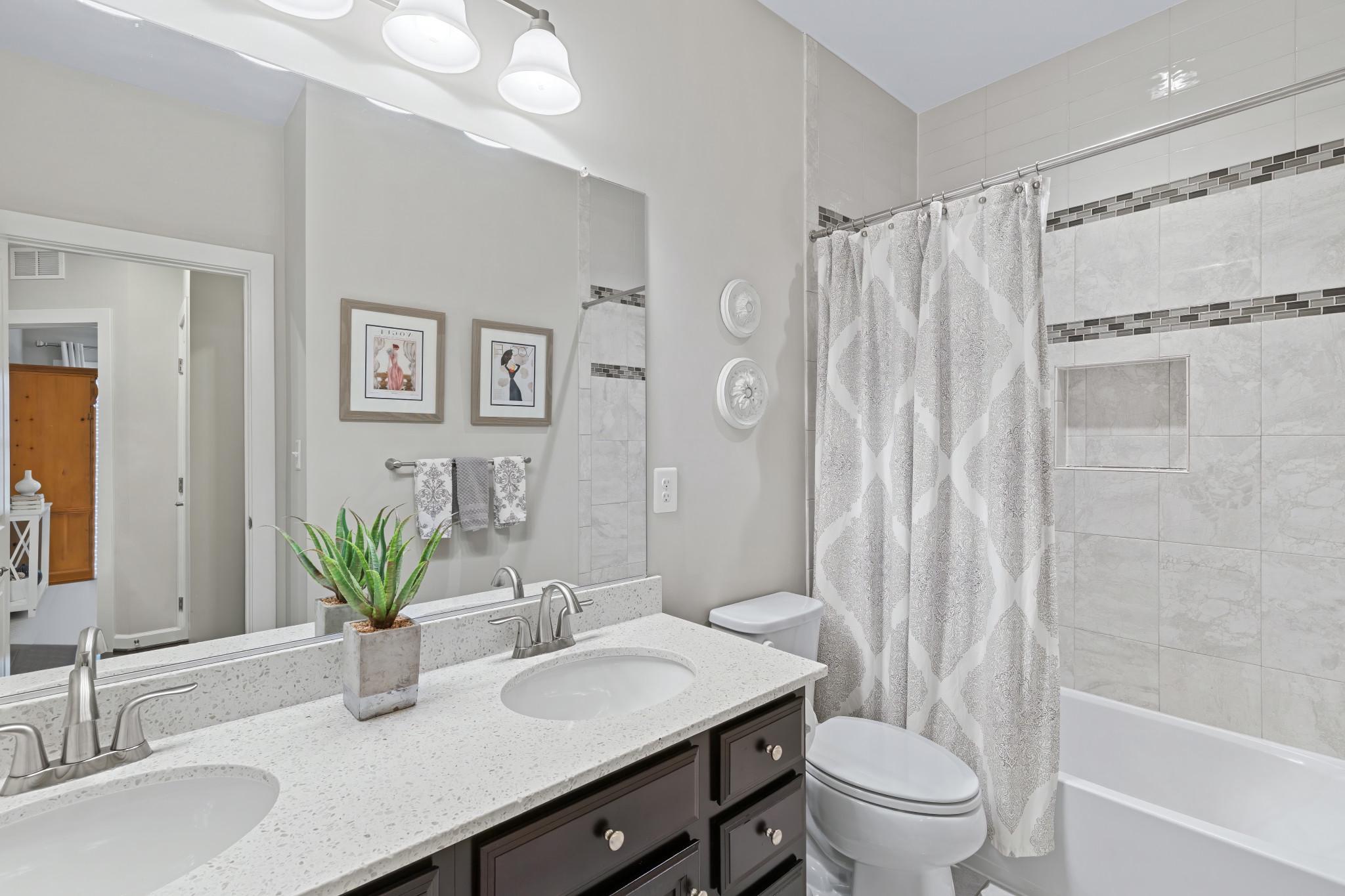 HAWTHORNES GRANT AT BRO - Residential