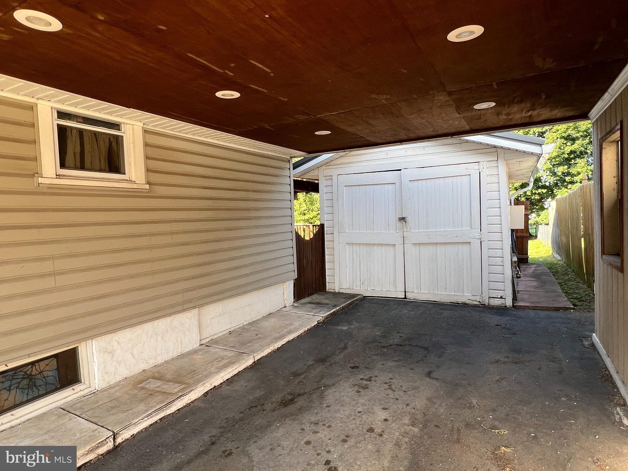 HALFWAY - Residential