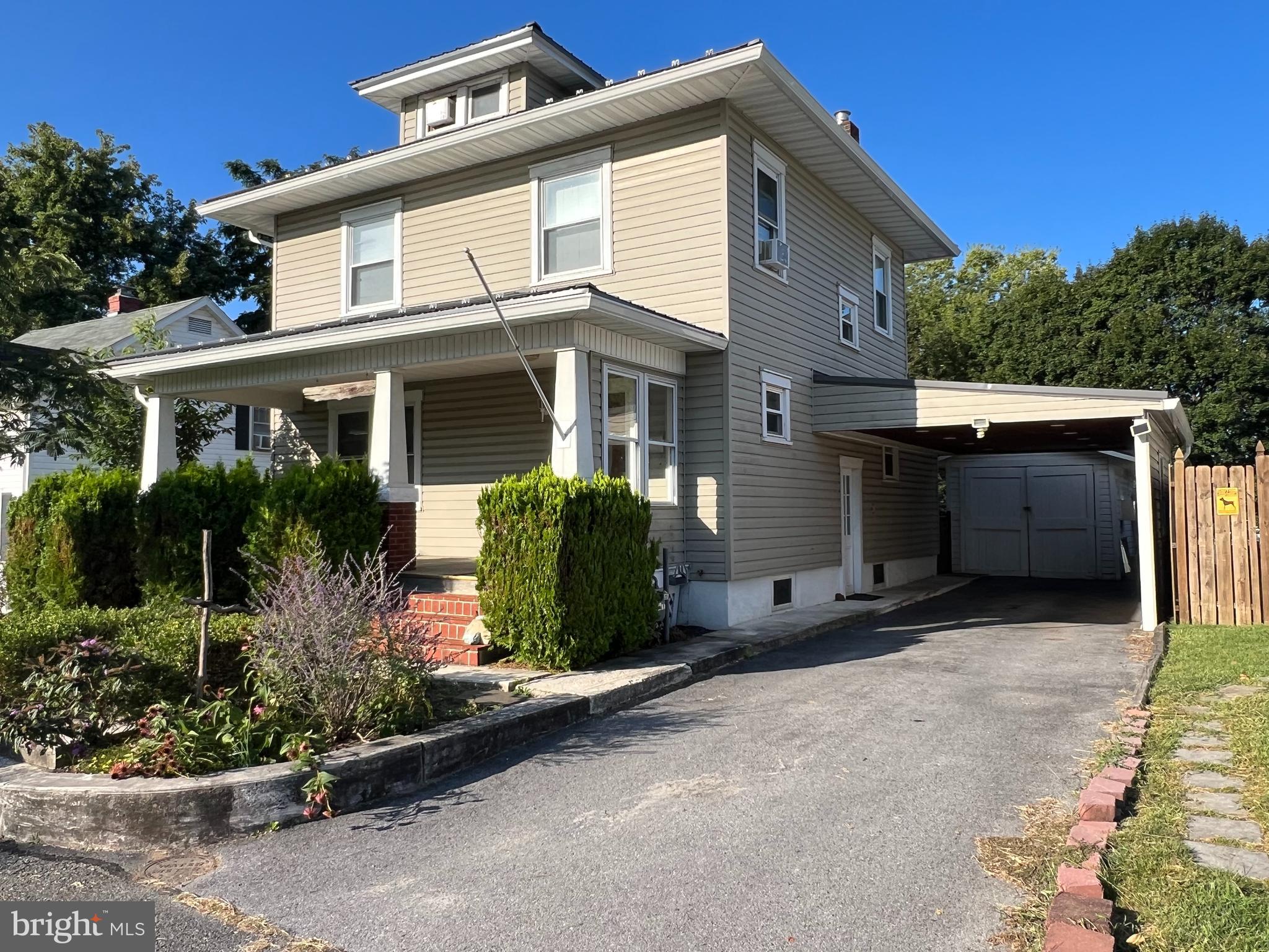 HALFWAY - Residential