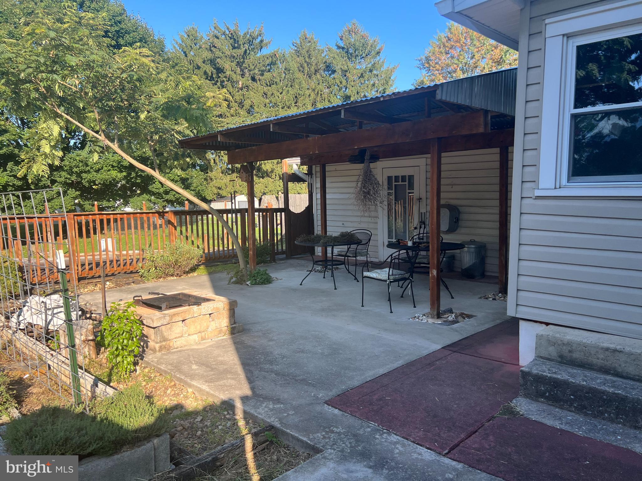 HALFWAY - Residential