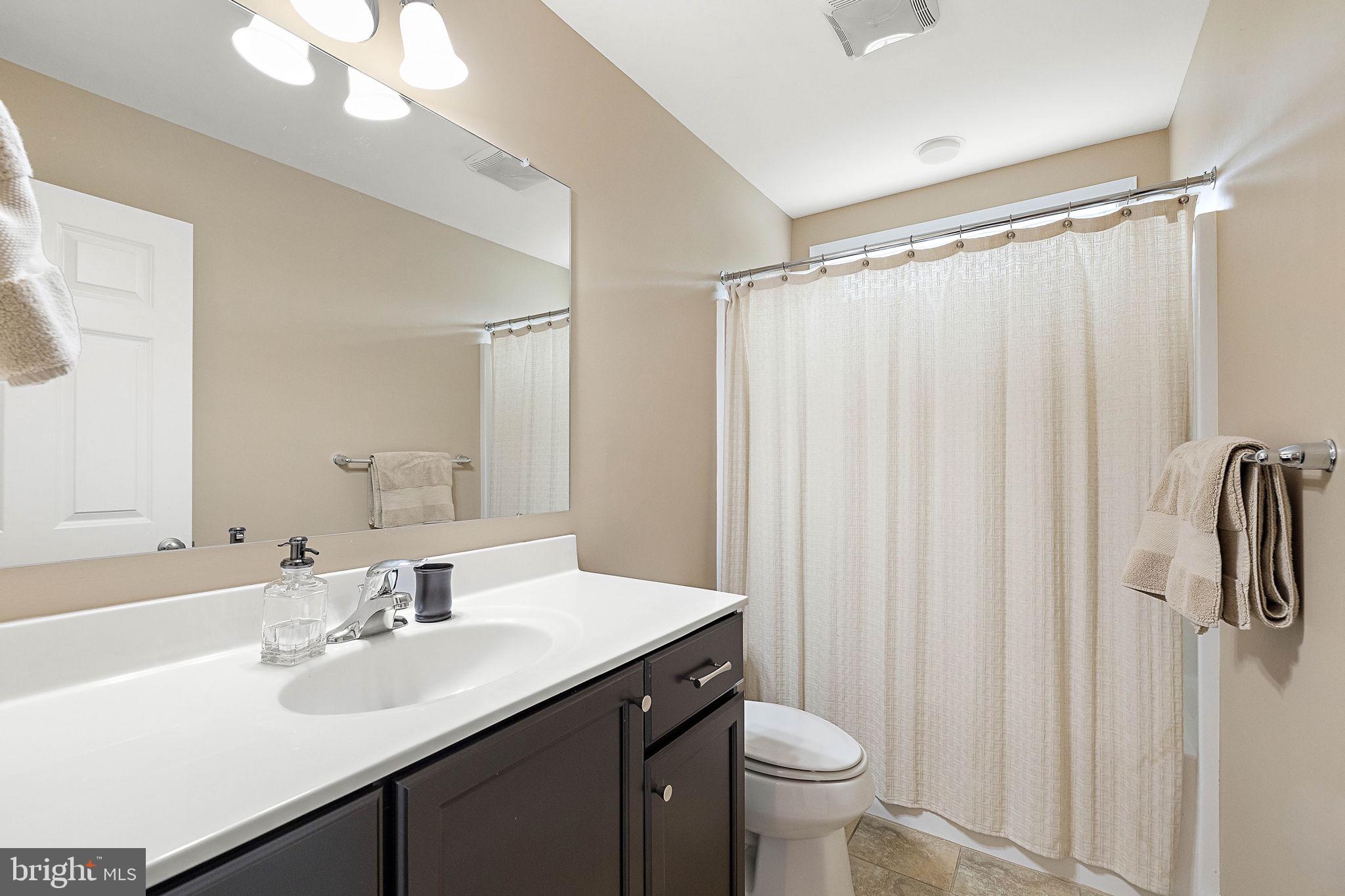 HILLS OF LONDON GROV - Residential