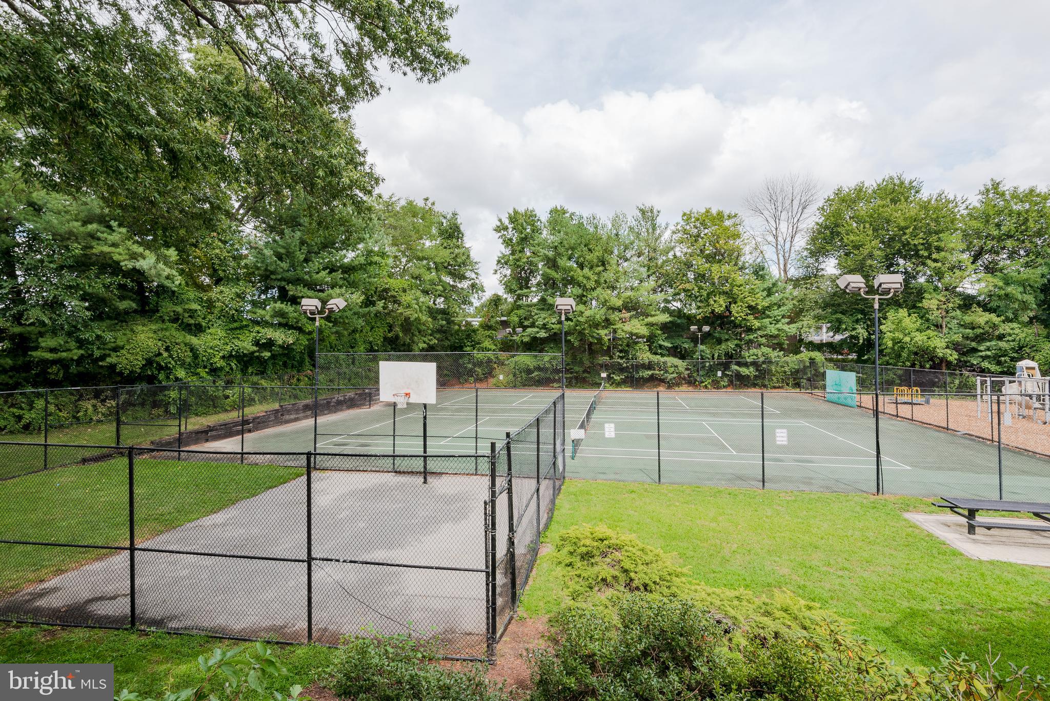 SEVEN OAKS - Residential