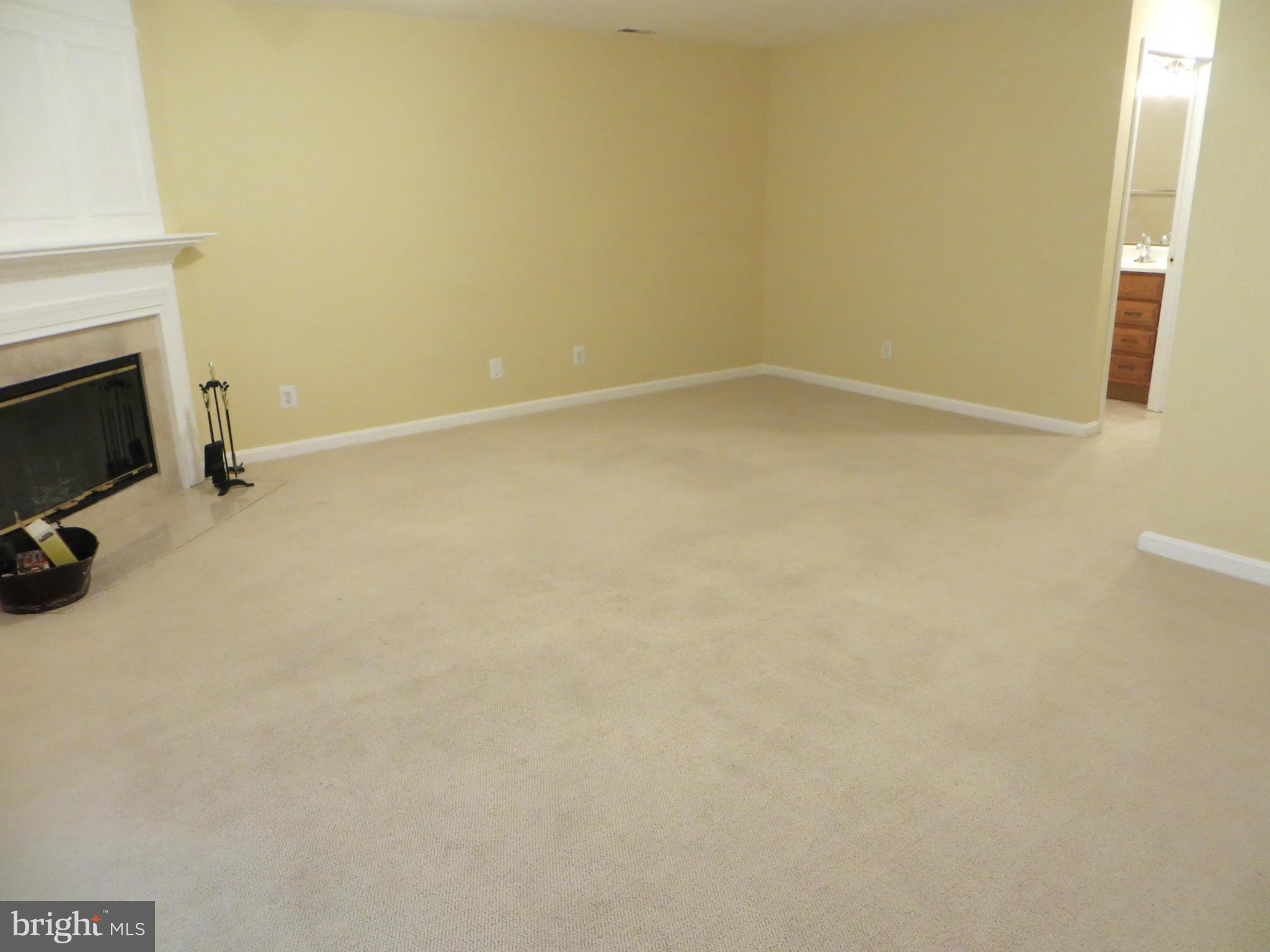 ASHBURN FARM - Residential Lease