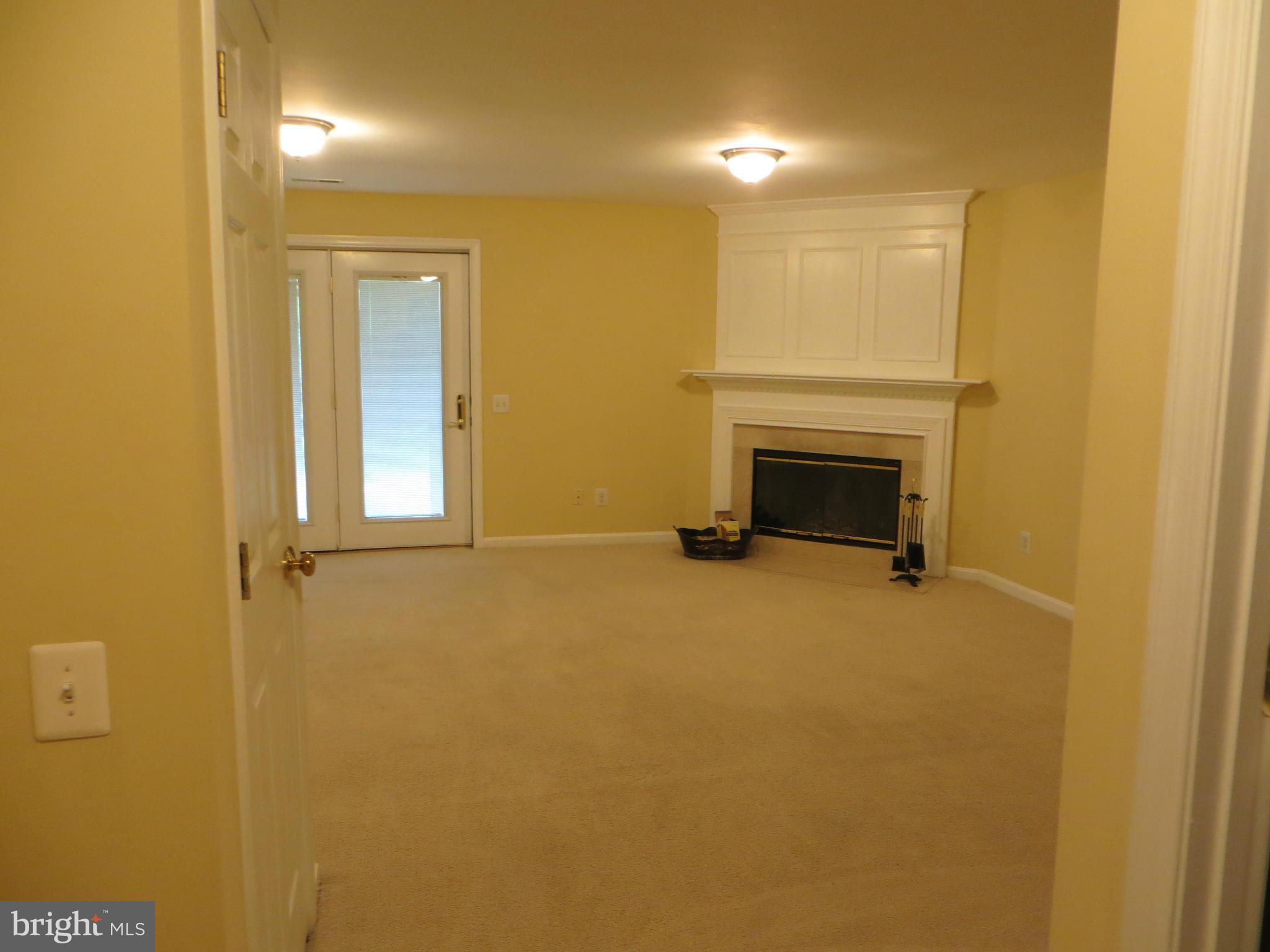 ASHBURN FARM - Residential Lease