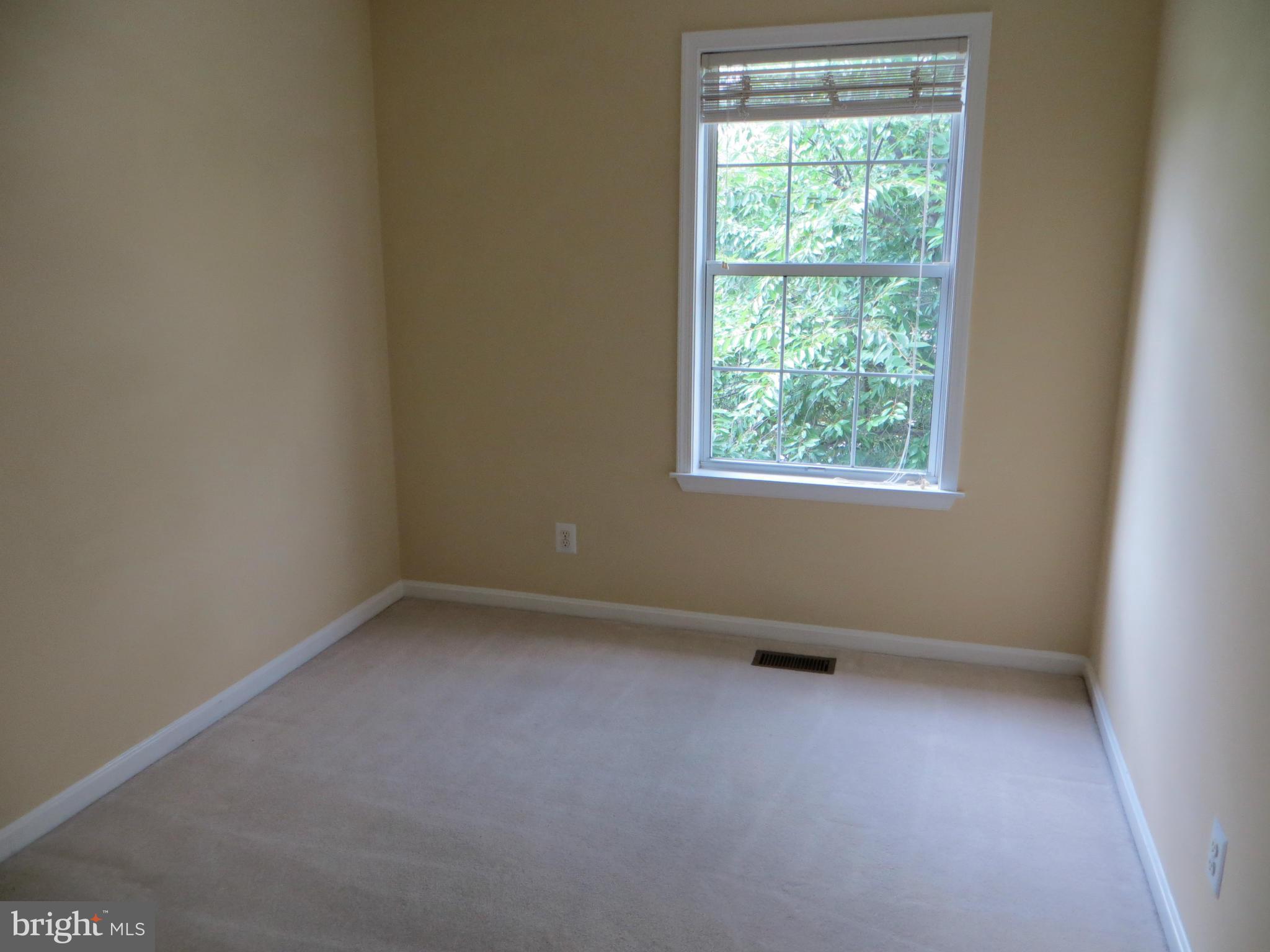 ASHBURN FARM - Residential Lease