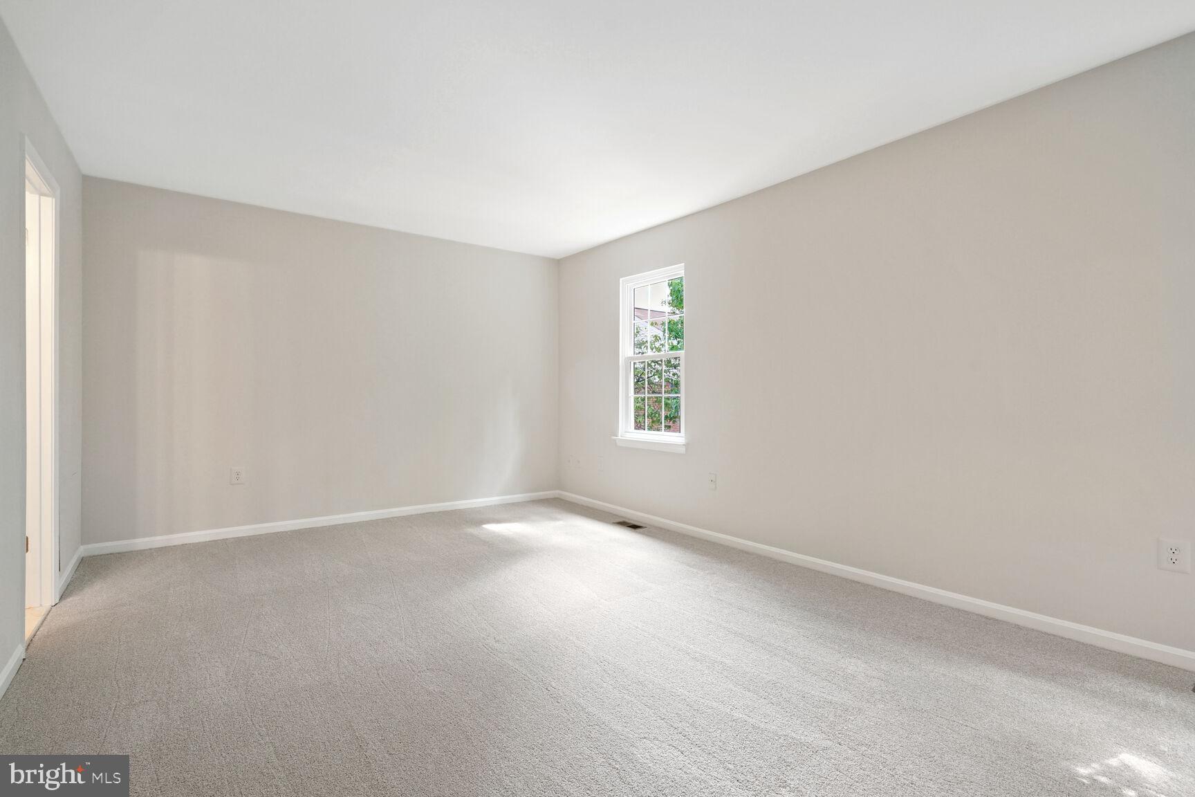 OAKTON VILLAGE - Residential