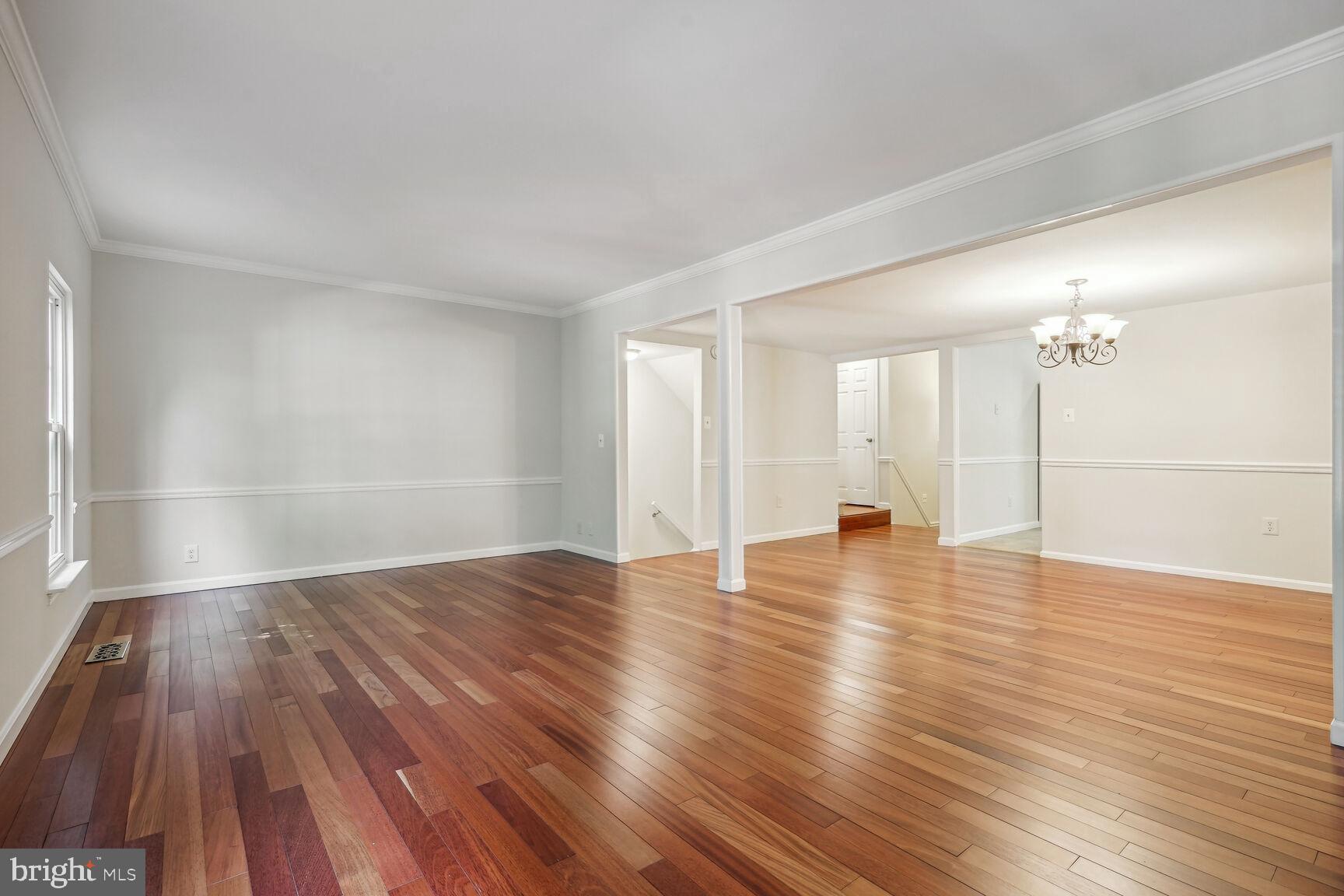 OAKTON VILLAGE - Residential