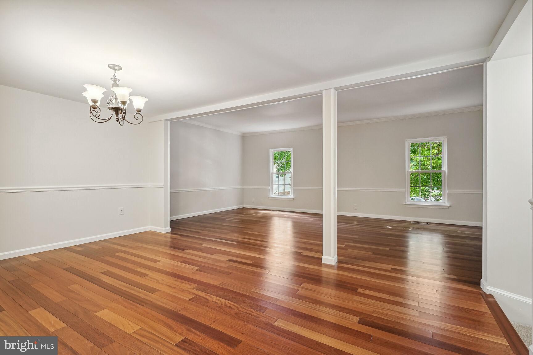 OAKTON VILLAGE - Residential