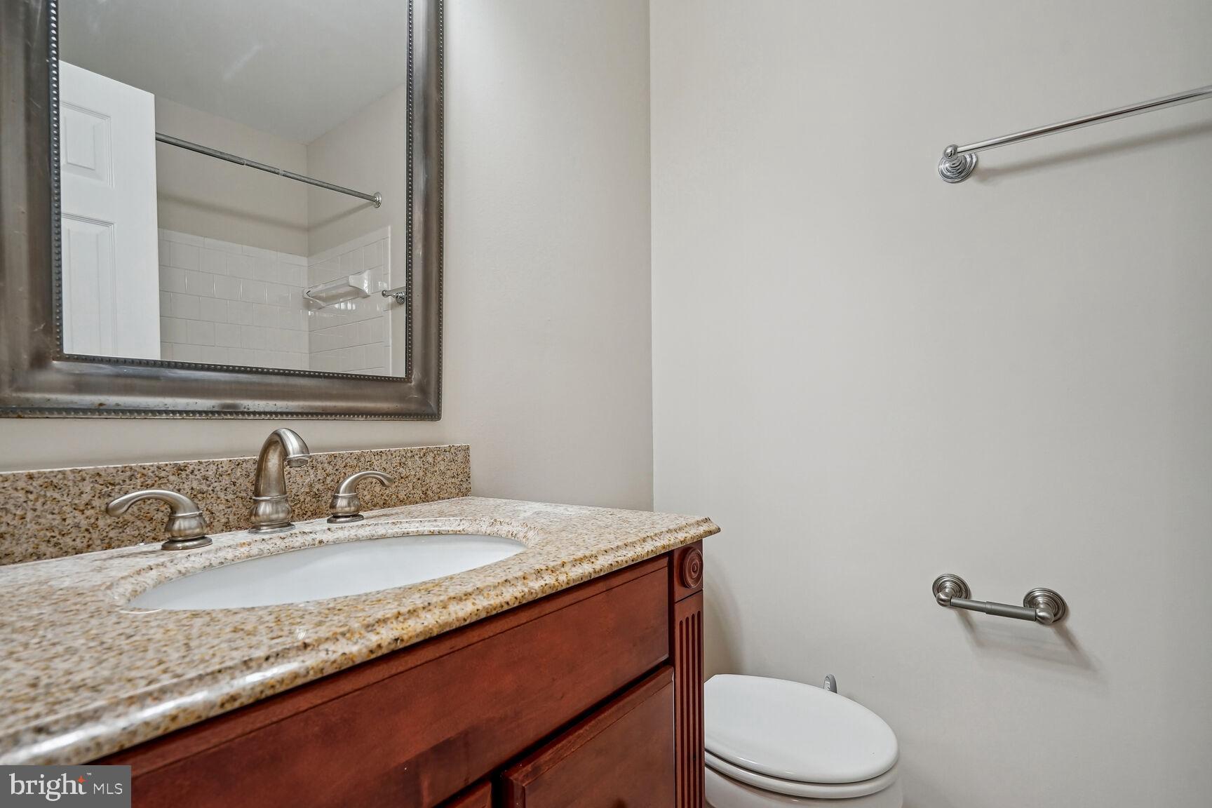 OAKTON VILLAGE - Residential