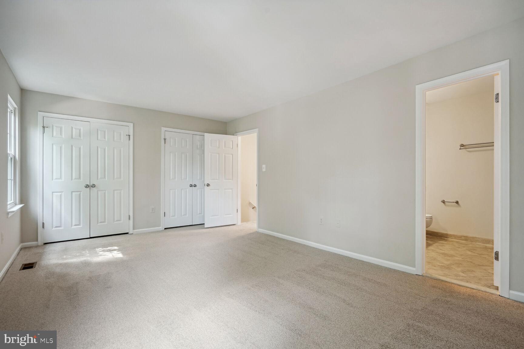 OAKTON VILLAGE - Residential