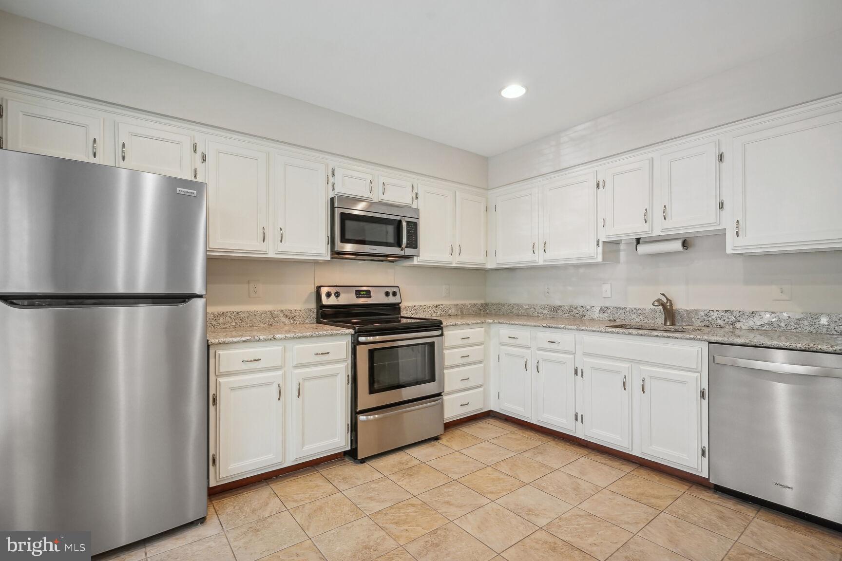 OAKTON VILLAGE - Residential