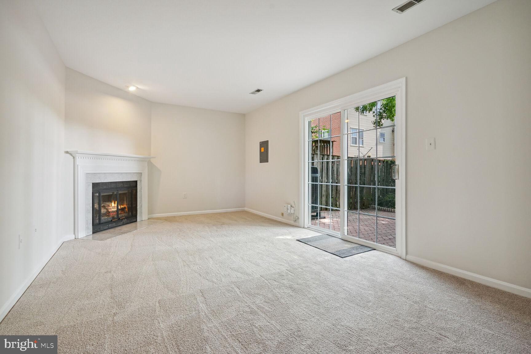 OAKTON VILLAGE - Residential