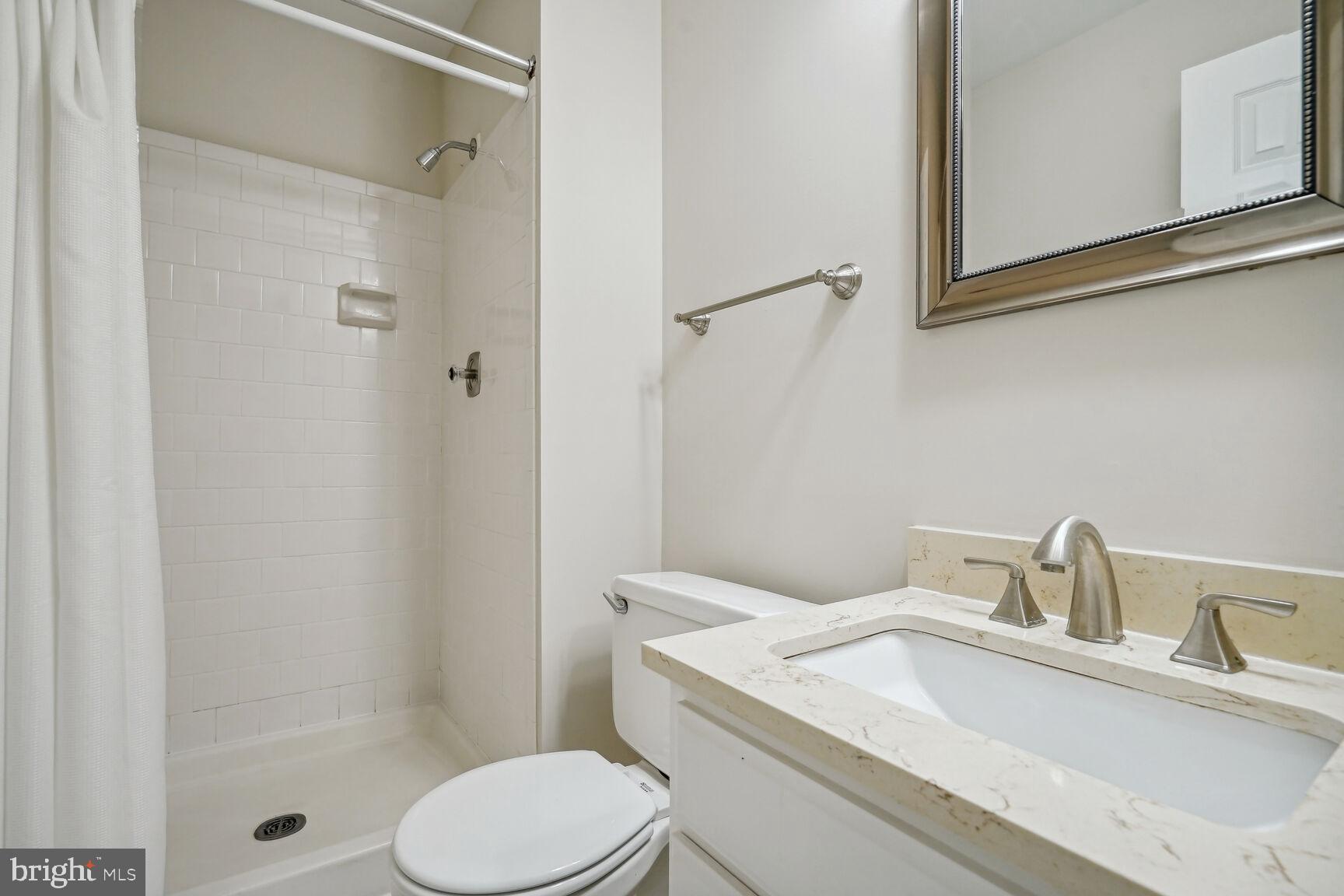 OAKTON VILLAGE - Residential