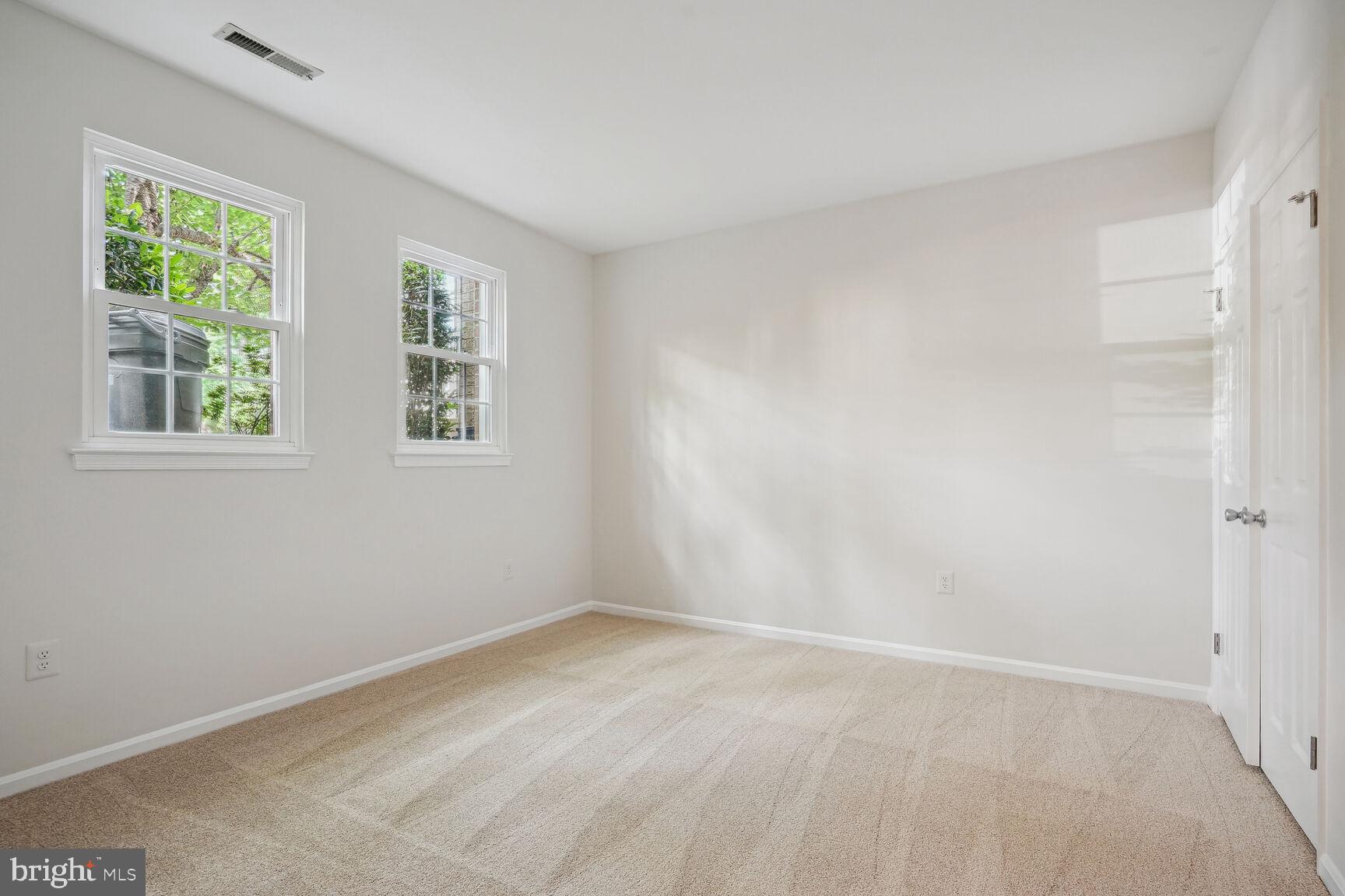 OAKTON VILLAGE - Residential