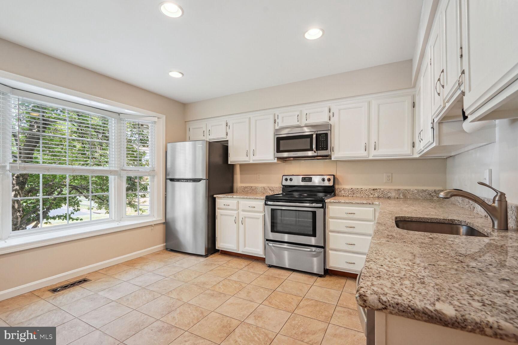 OAKTON VILLAGE - Residential