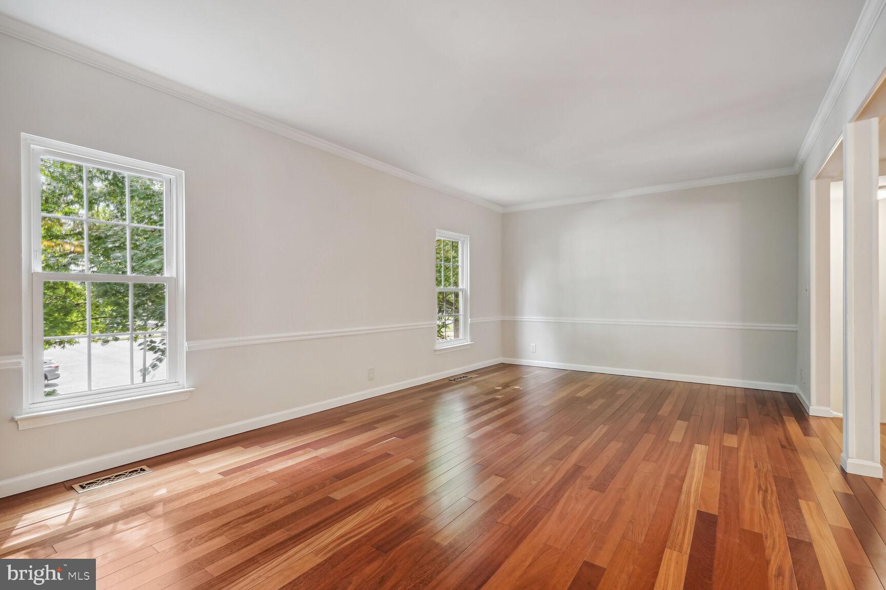 OAKTON VILLAGE - Residential