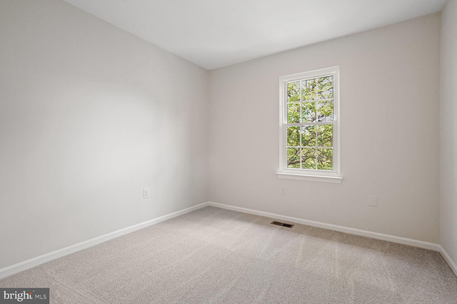 OAKTON VILLAGE - Residential