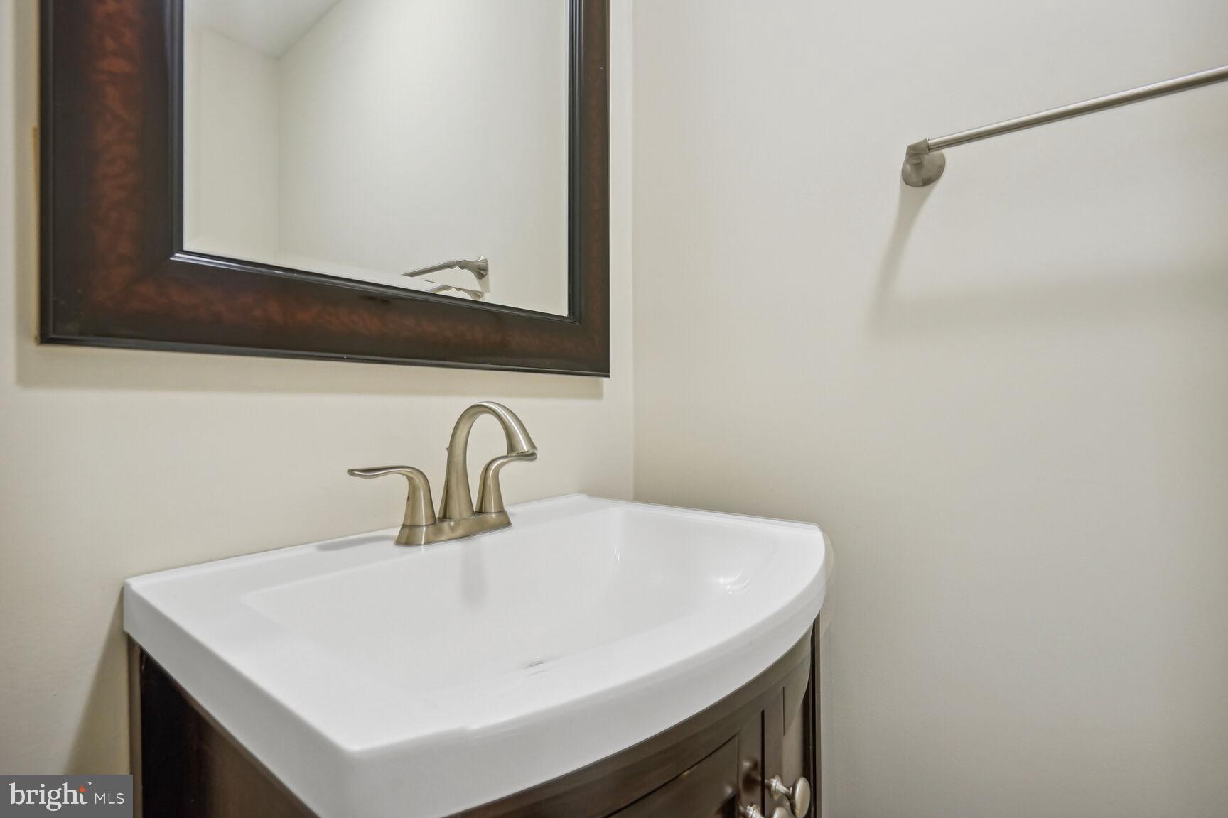 OAKTON VILLAGE - Residential