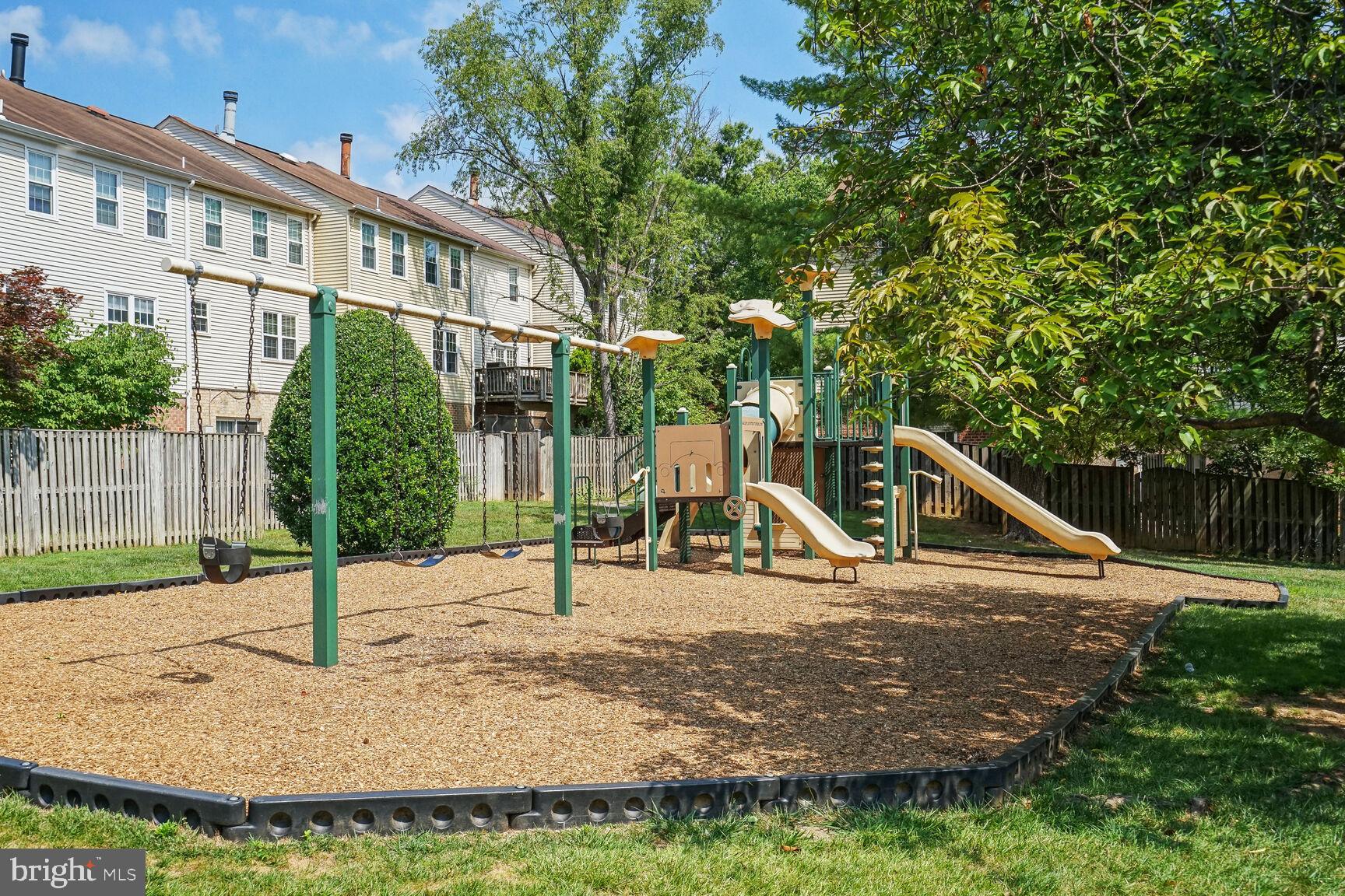 OAKTON VILLAGE - Residential