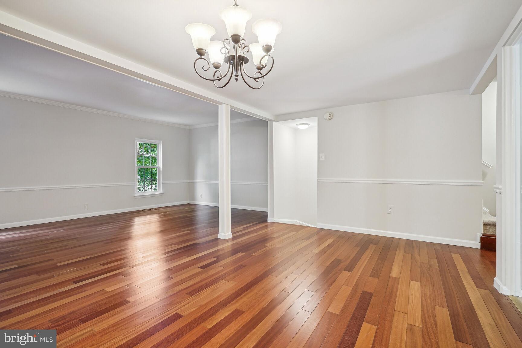 OAKTON VILLAGE - Residential