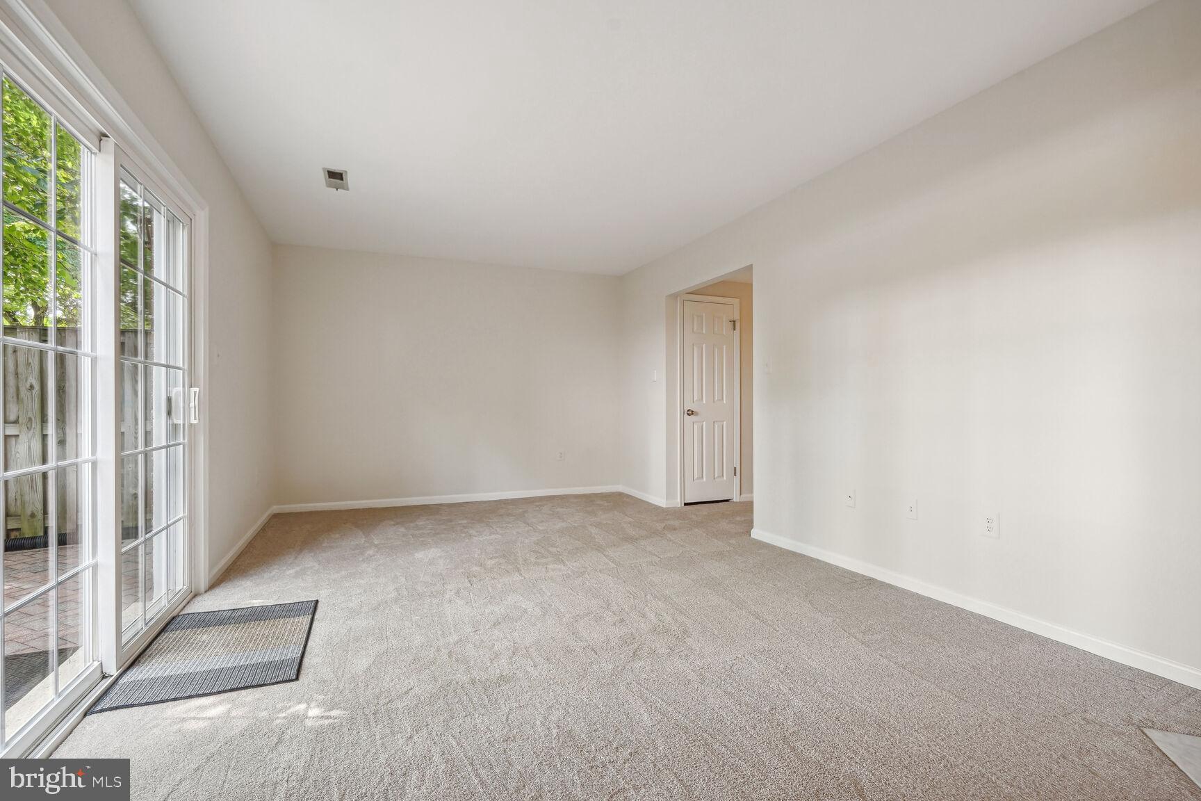 OAKTON VILLAGE - Residential