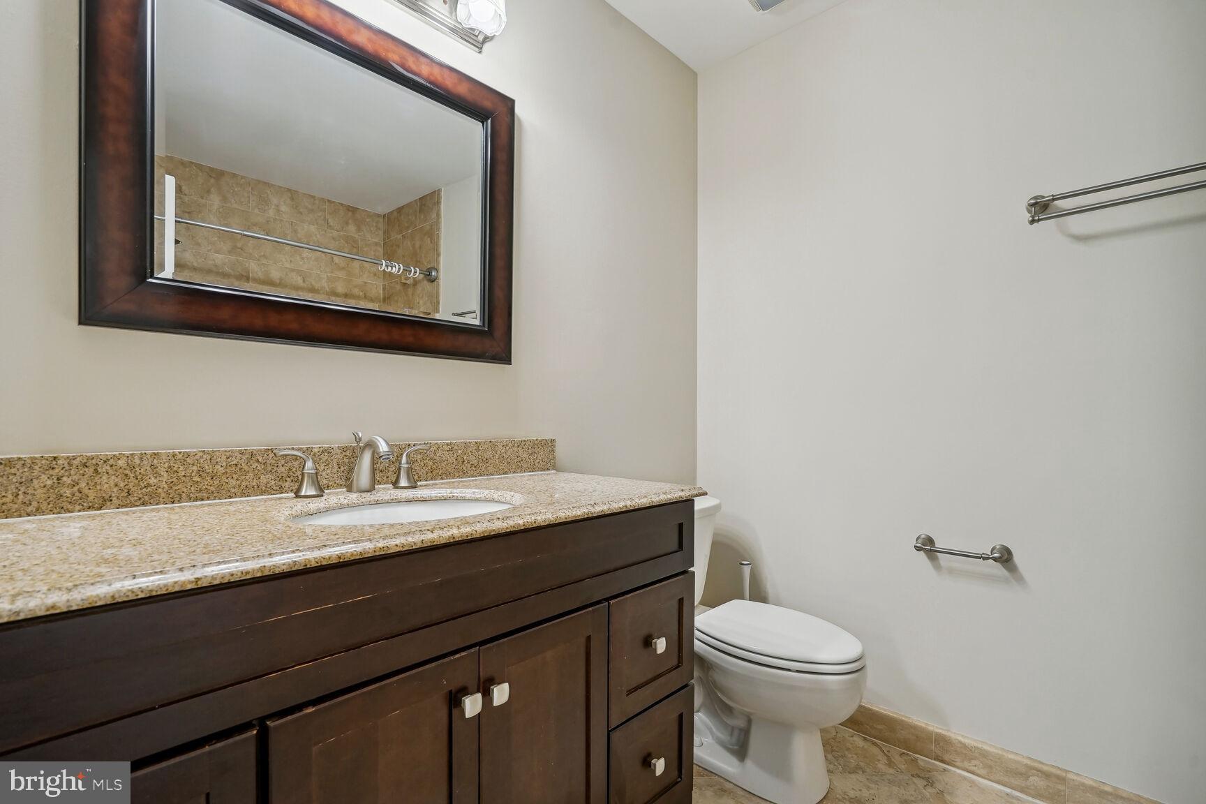 OAKTON VILLAGE - Residential