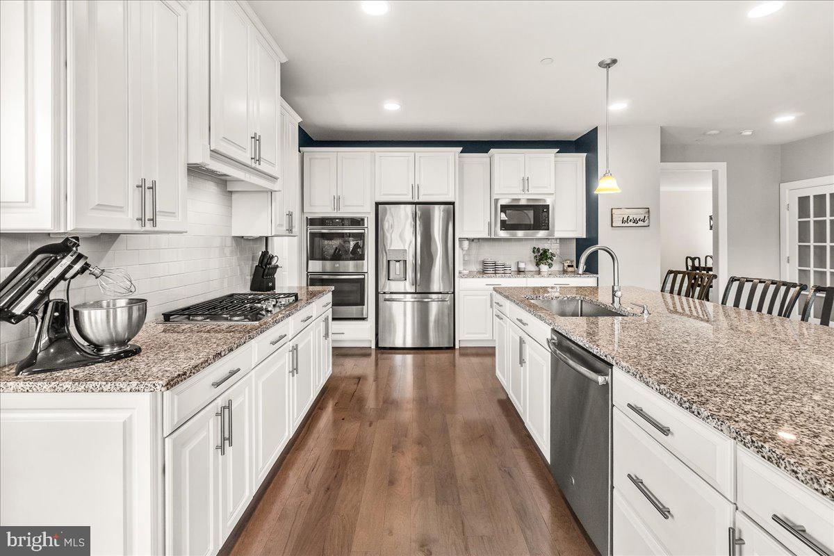 6117 FALLFISH COURT