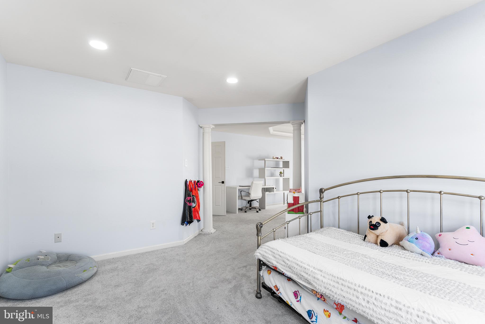 FOX RUN ESTATES - Residential