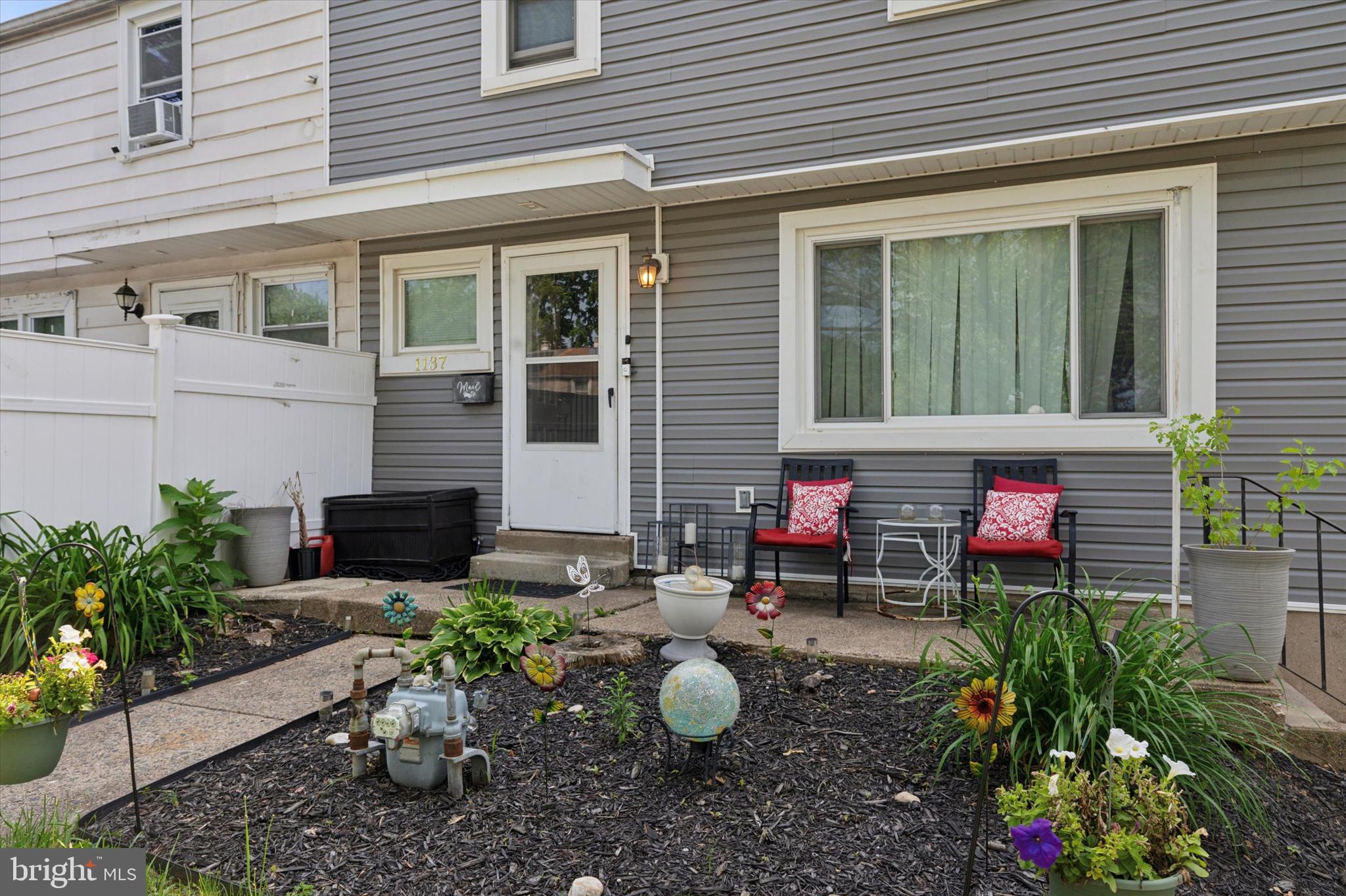 1137 MULBERRY STREET