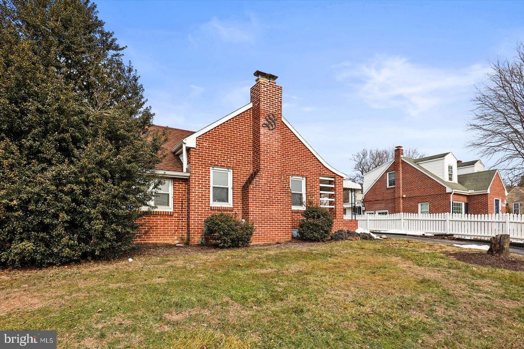 Photo of 1314 Canterbury Lane, YORK, PA 17406 (MLS # PAYK2098010)
