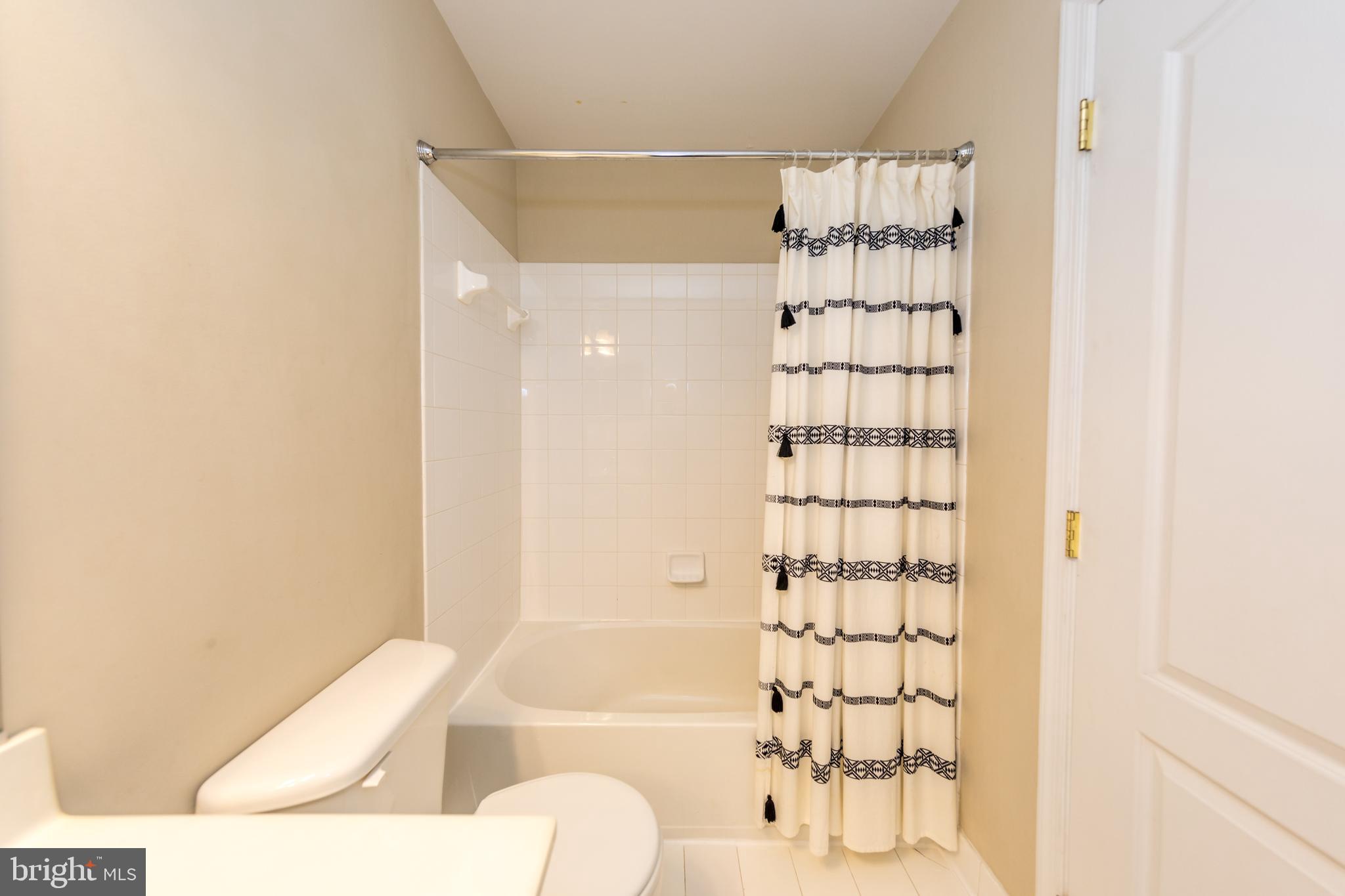 IRWINS CHOICE - Residential Lease