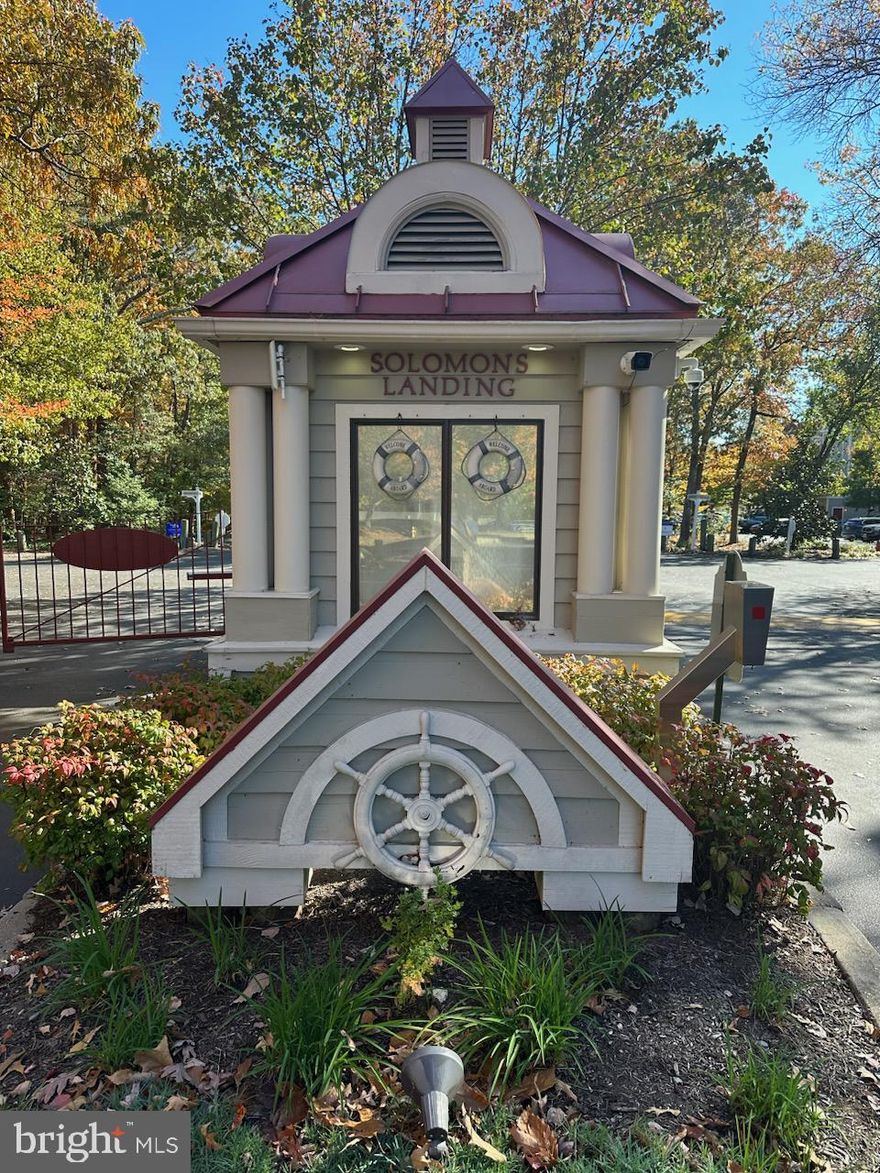 Welcome to your waterfront weekend getaway, Investment property or every day living . Solomons landing offers so much for you to enjoy. There is a community clubhouse,Exercise room , kitchen / meeting area ,Large Pool , Tennis Courts, Heavy landscaping Walking trials and all behind gated entrance. New granite countertops. Eat In kitchen, Upgraded hardwood floors in living , Dinning, and Foyer. Tile in kitchen and Bath. Ceiling fans, Gas fireplace. Seperate laundry room with additional storage. Exterior storage room and large deck with walkout to common areas.
All very well maintained inside and out.