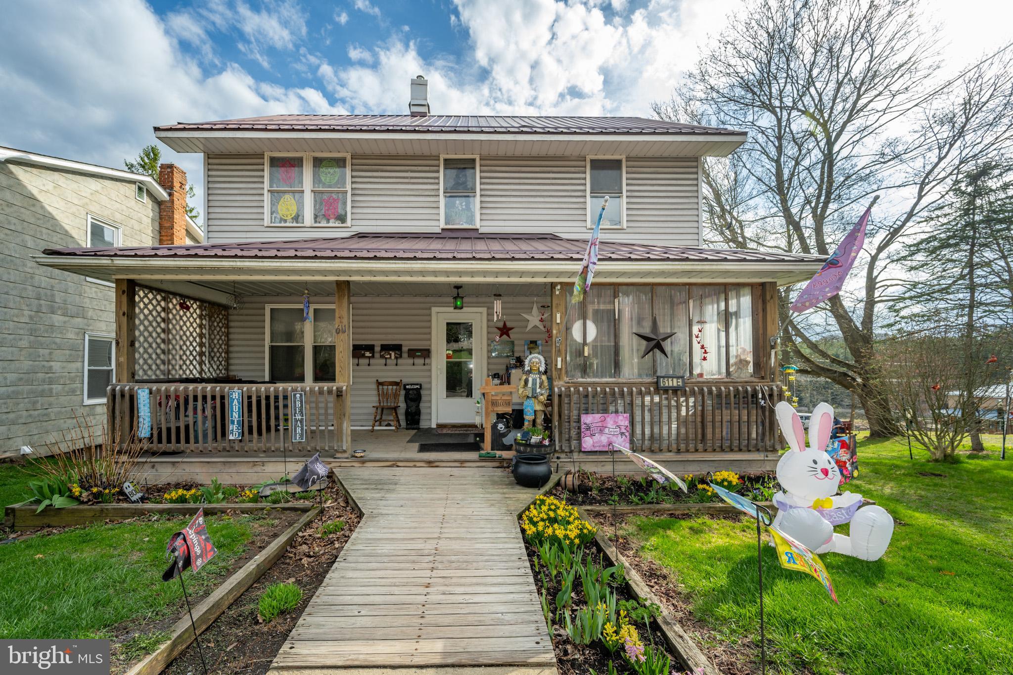 611 E OAK STREET