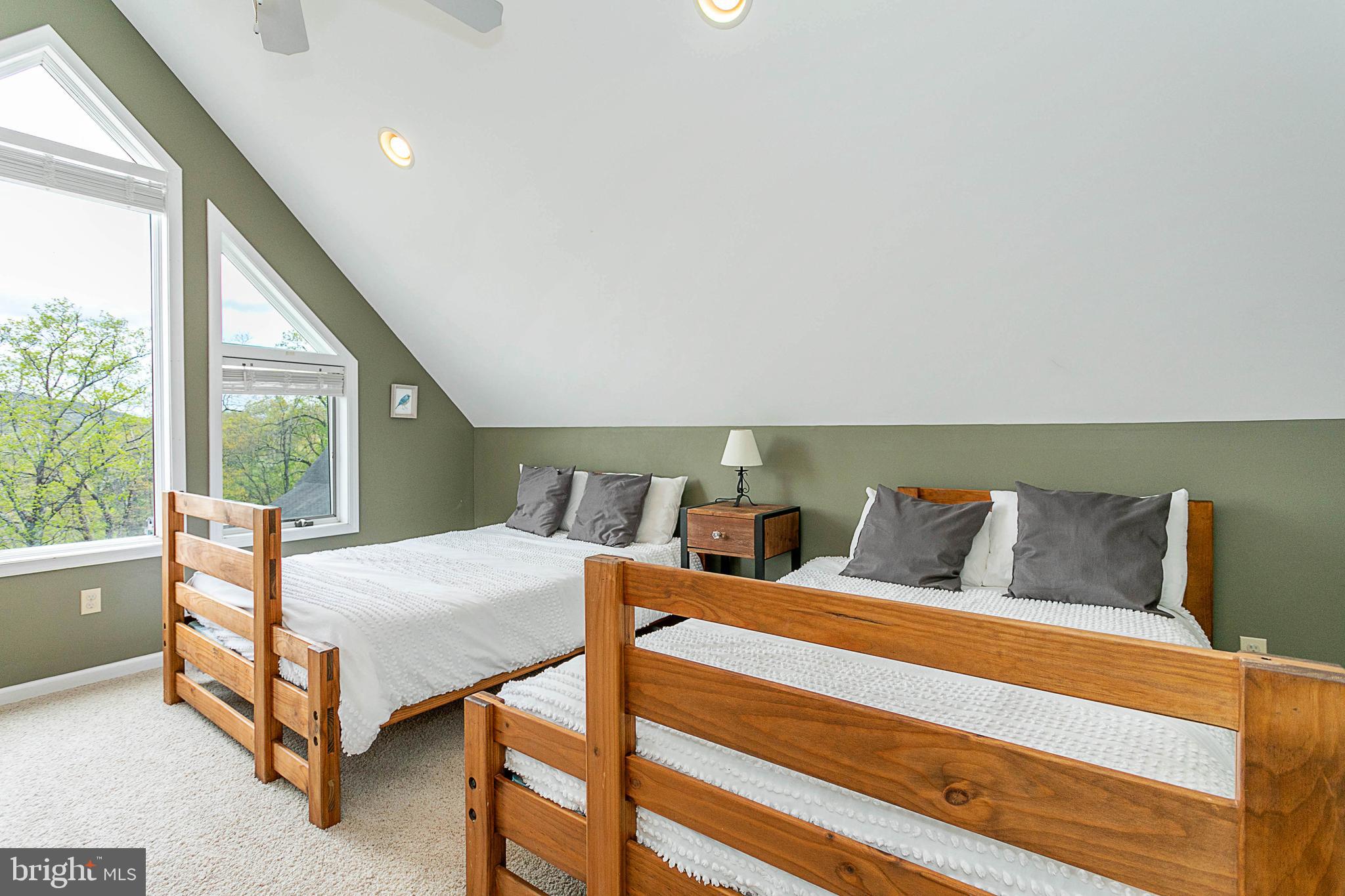 TRADERS LANDING - Residential