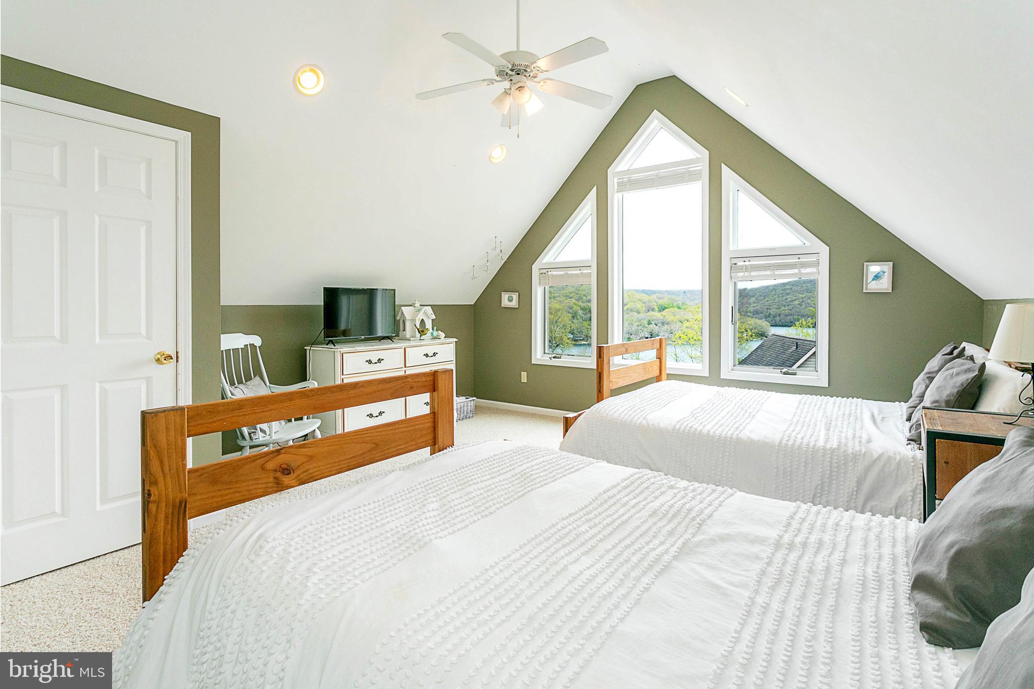 TRADERS LANDING - Residential