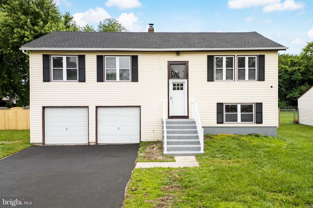 Photo of 243 Wintergreen Ln, PENNS GROVE, NJ 08069 (MLS # NJSA2016868)