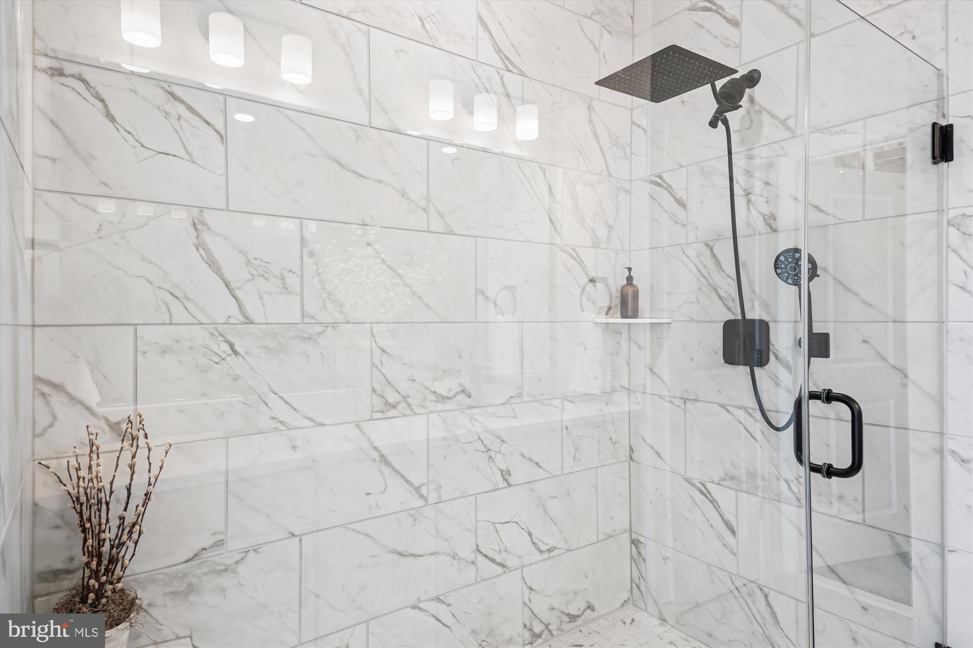 ENCLAVE AT FAIR LAKES - Residential