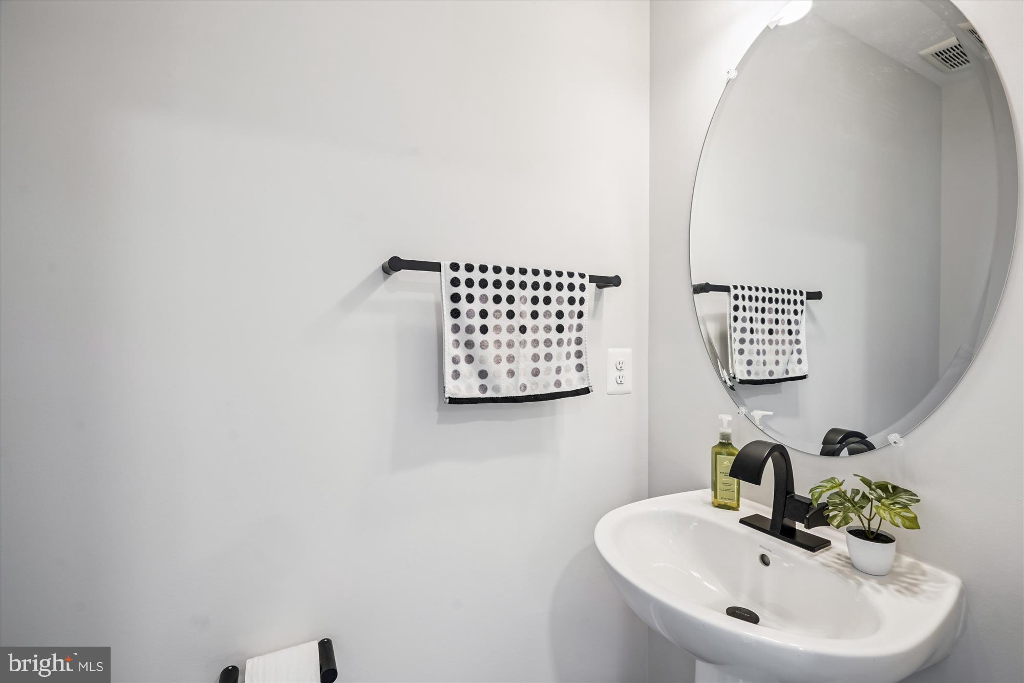 ENCLAVE AT FAIR LAKES - Residential