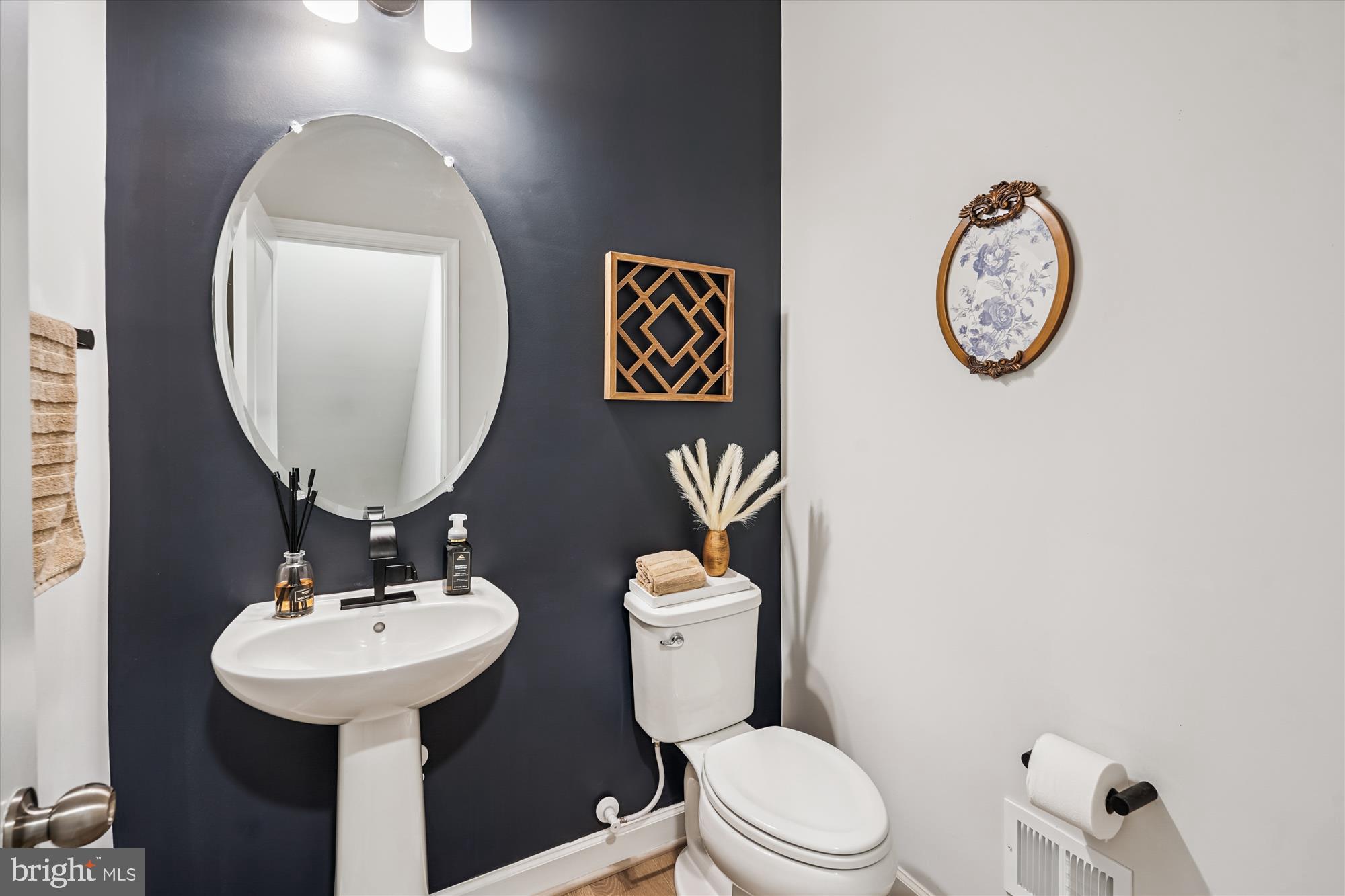 ENCLAVE AT FAIR LAKES - Residential