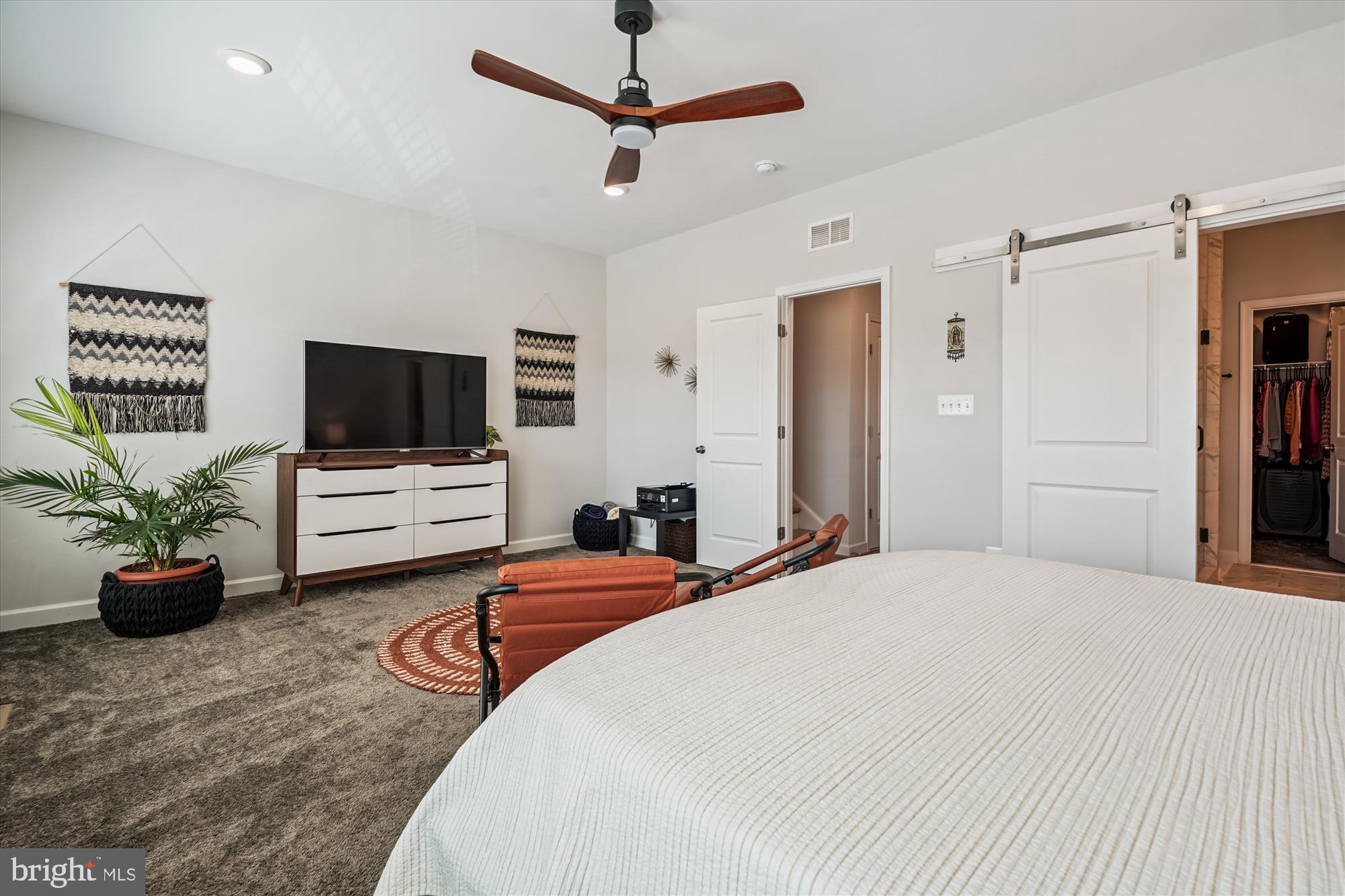 ENCLAVE AT FAIR LAKES - Residential