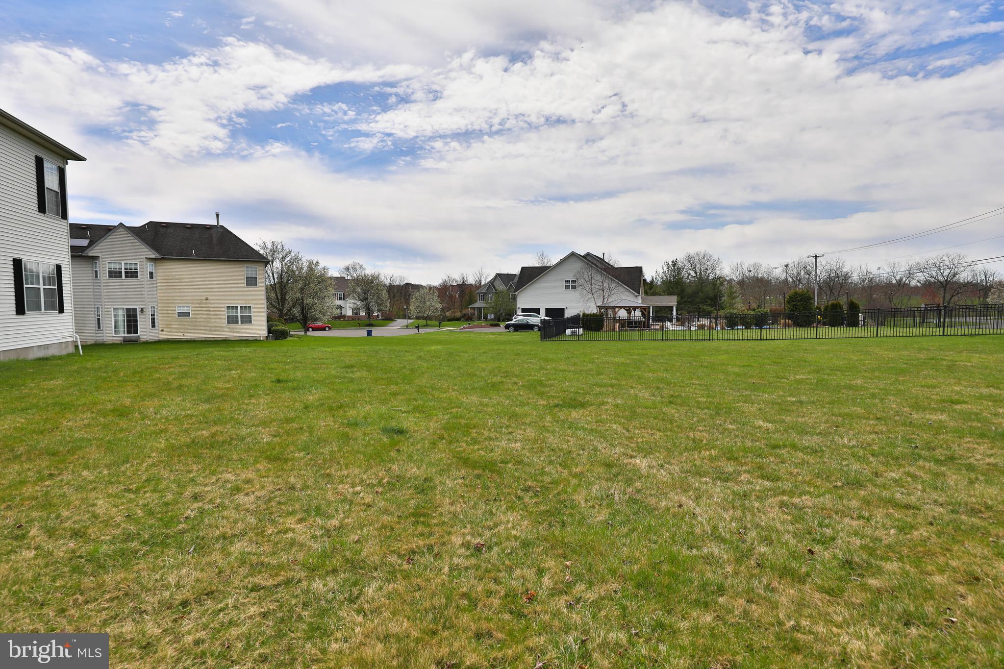 RAVEN HOLLOW - Residential