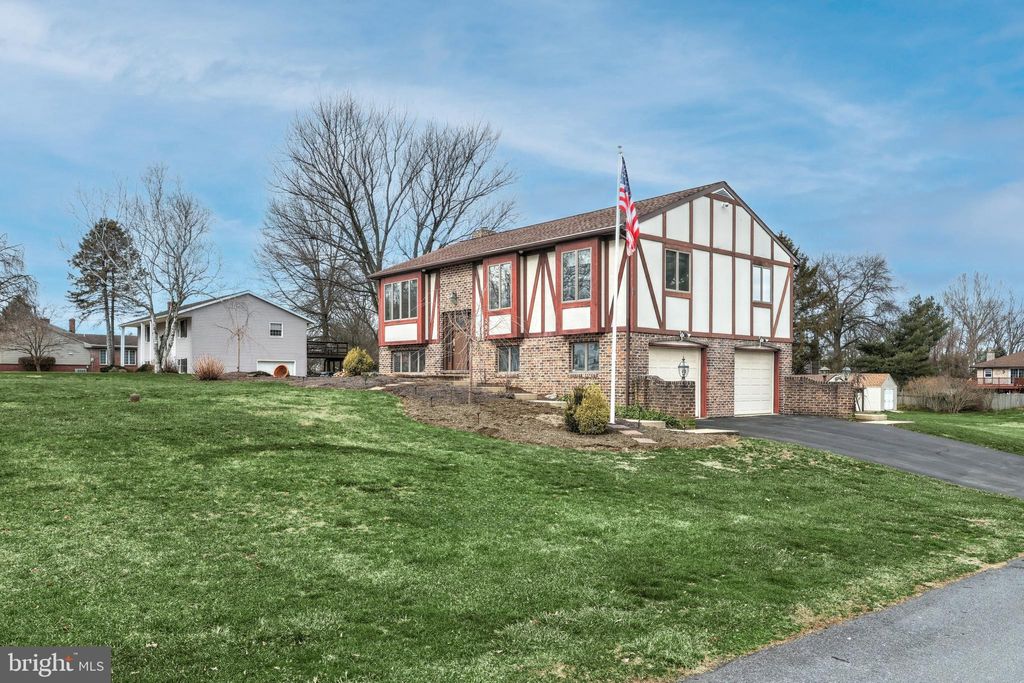 Photo of 293 Shultz Road, Lancaster, PA 17603 (MLS # PALA2045150)