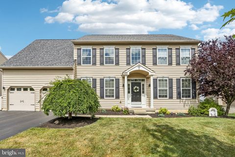 Photo of 955 Yorkshire Drive, BREINIGSVILLE, PA 18031 (MLS # PALH2014432)