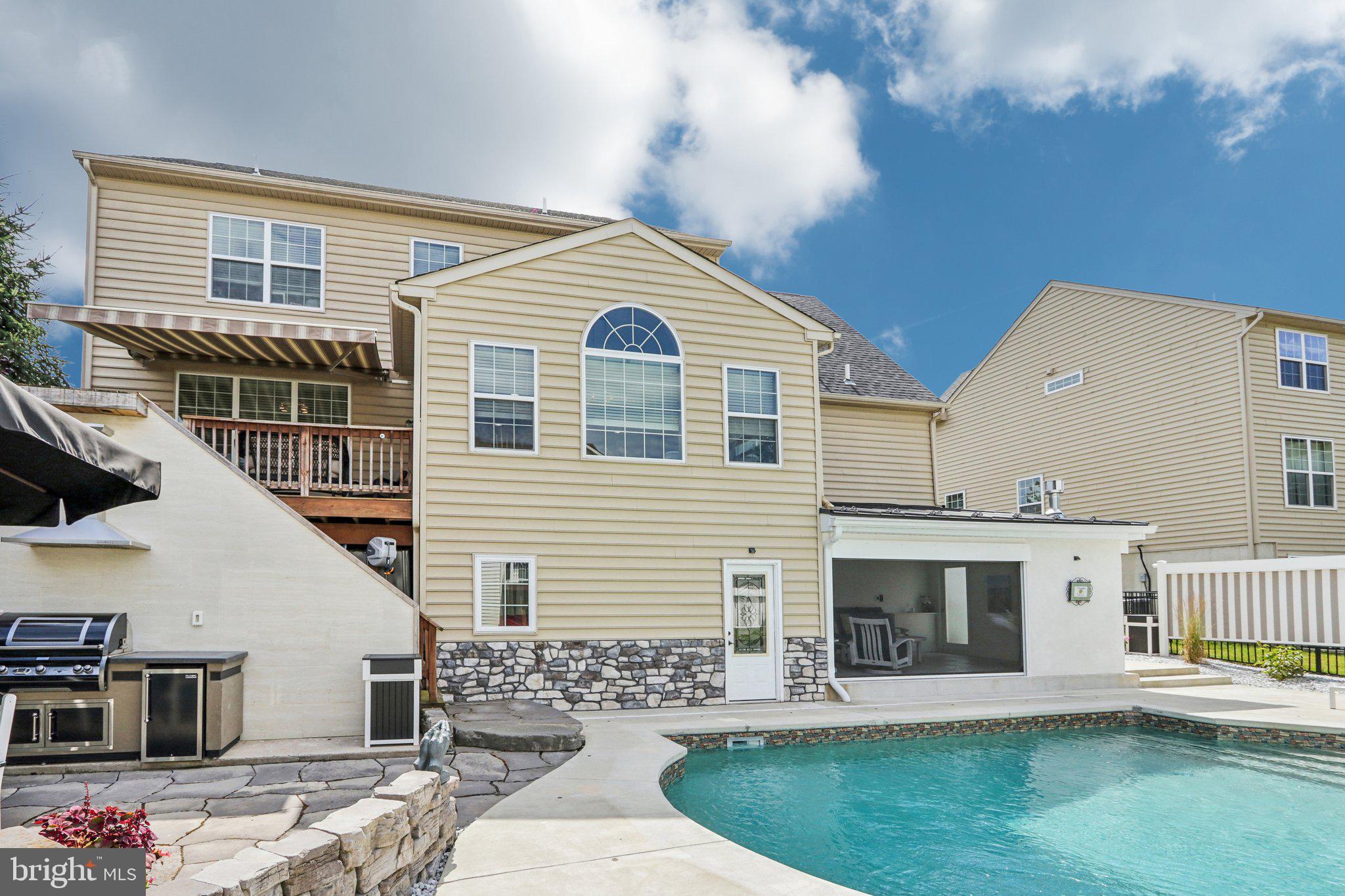 HIGHGATE MANORS - Residential