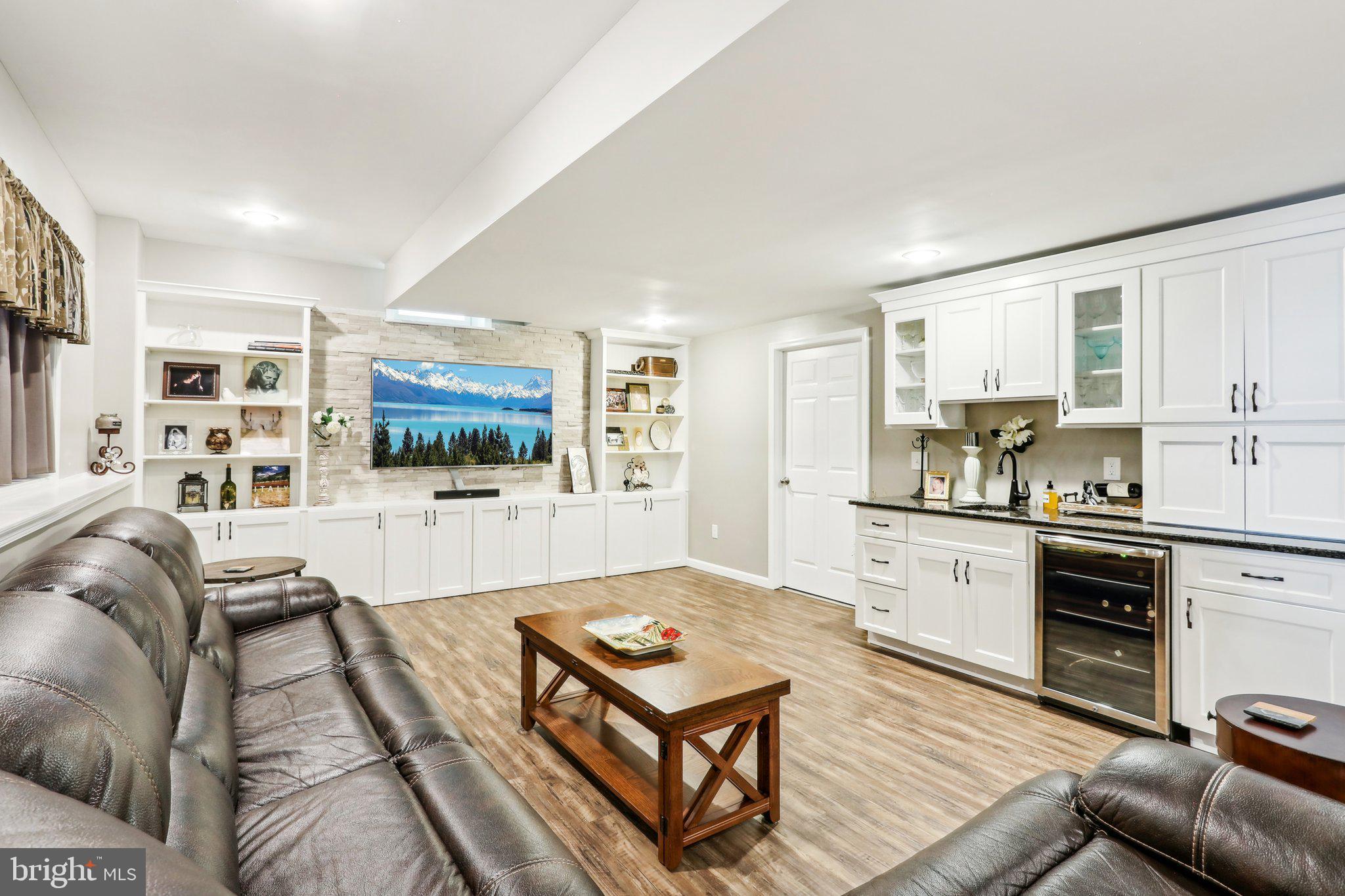 HIGHGATE MANORS - Residential