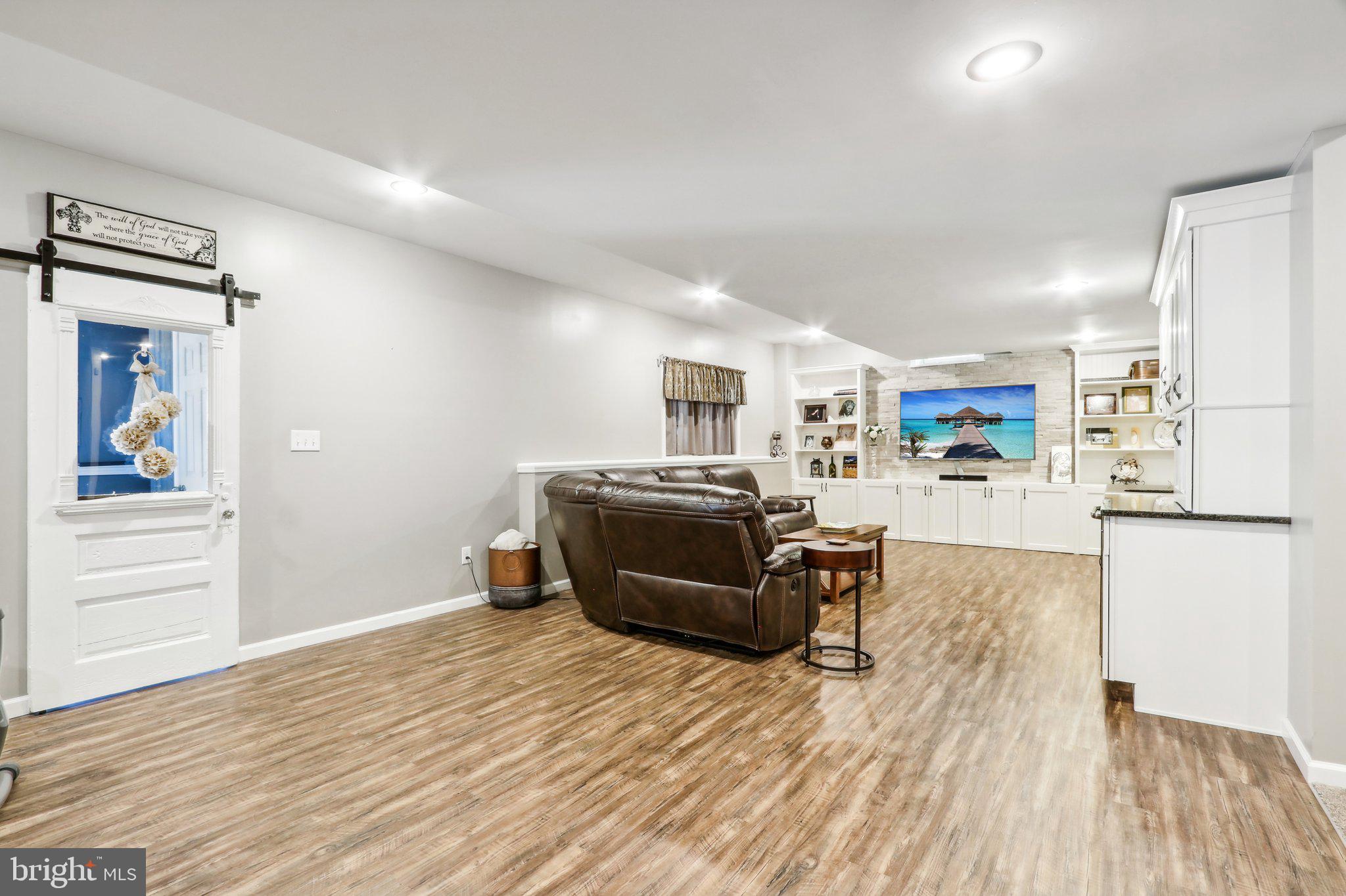 HIGHGATE MANORS - Residential