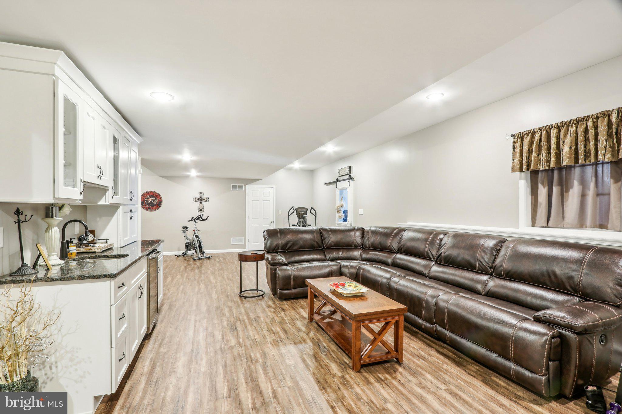 HIGHGATE MANORS - Residential